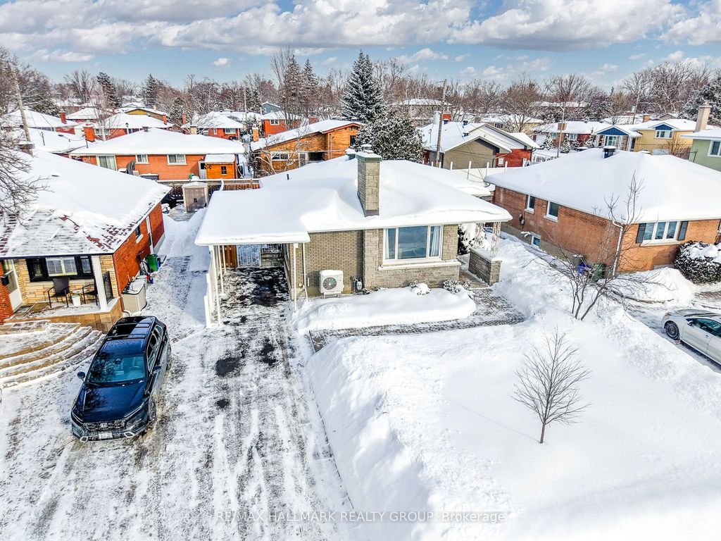 Photo of 907 Innswood Drive, McKellar Heights - Glabar Park and Area, ON K2A 3R9 (MLS # X12745792)