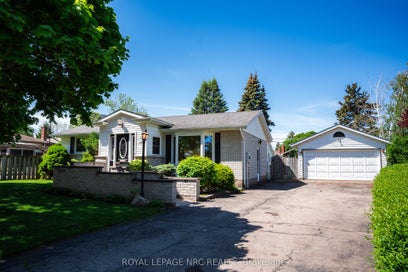 3 Monique Crescent St. Catharines ON L2M 1S8
