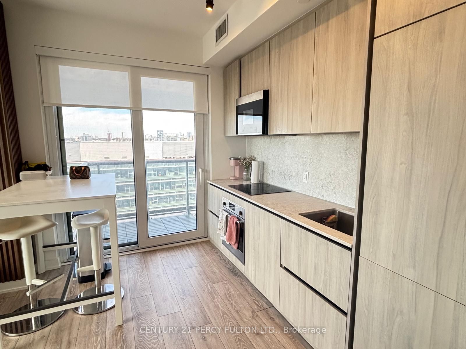 108 Peter Street N 2613