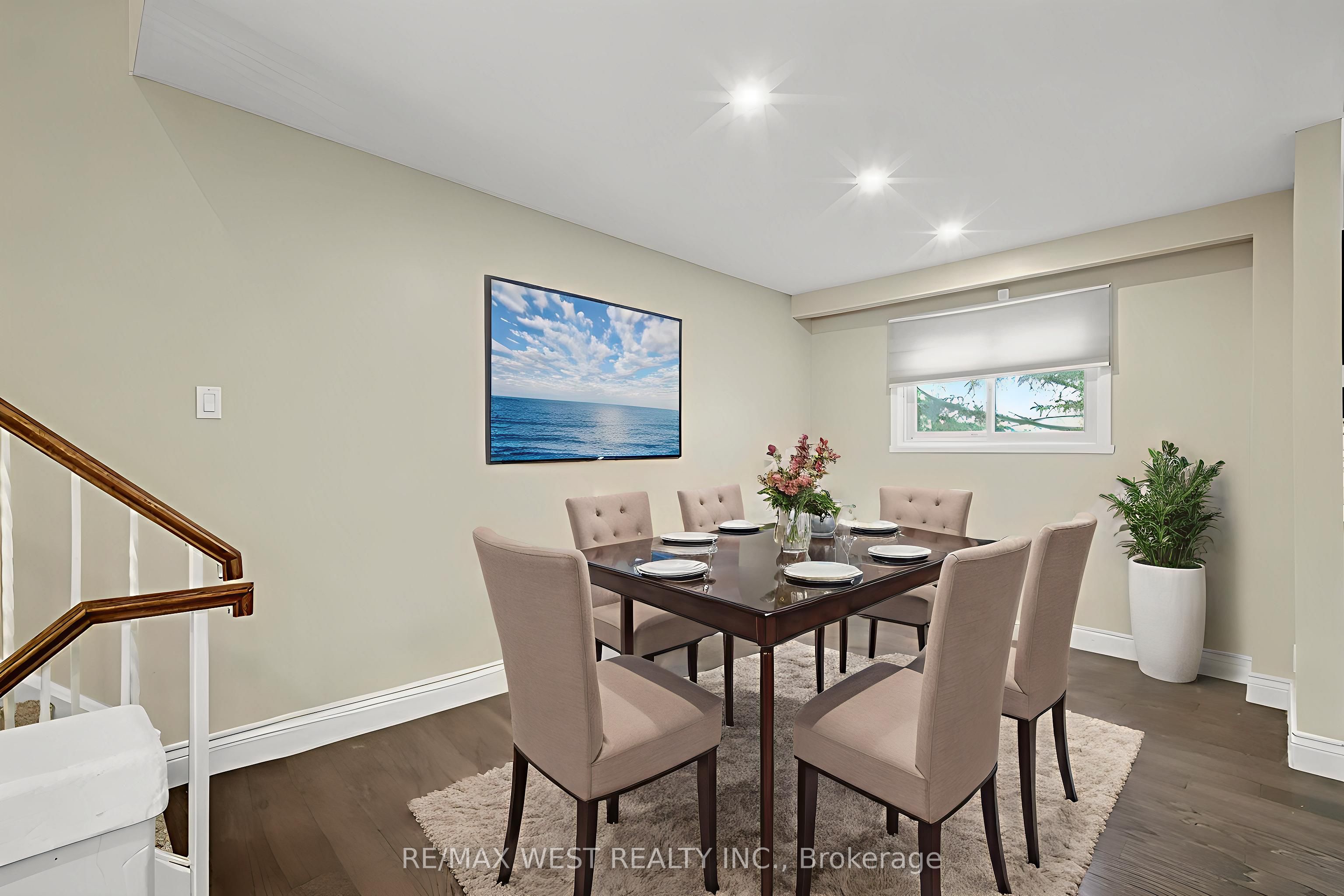 64 Bronte Street S 8