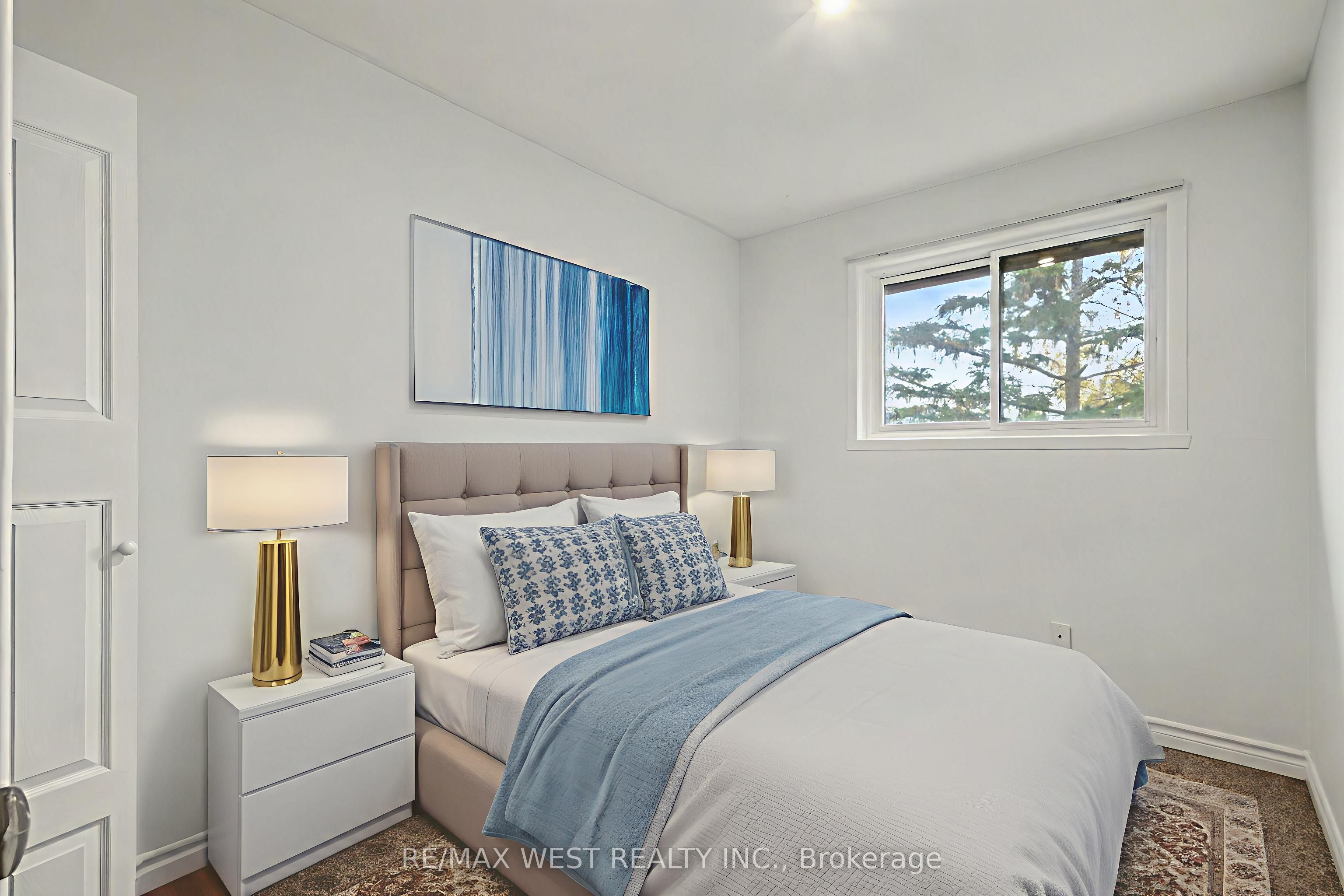 64 Bronte Street S 8