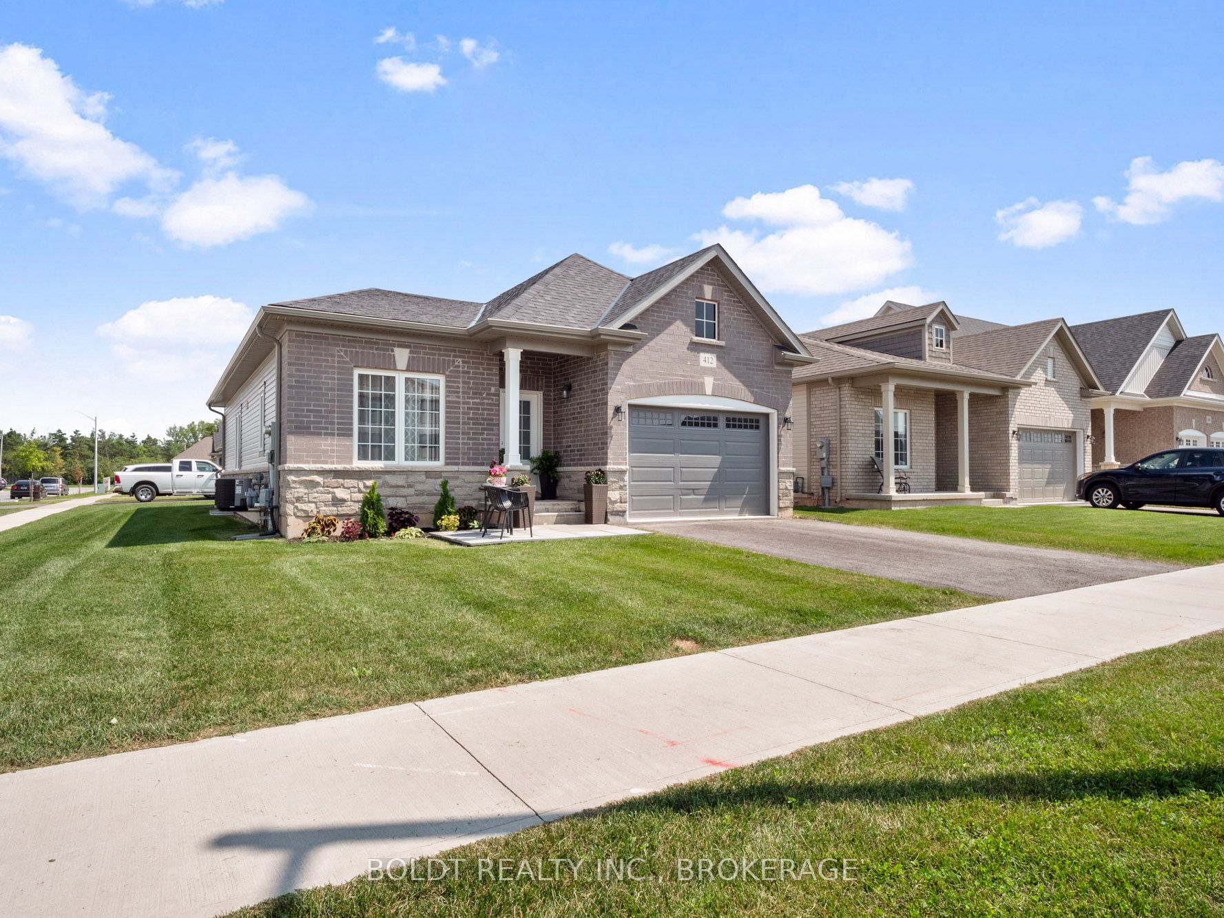 412 Hummel Crescent
