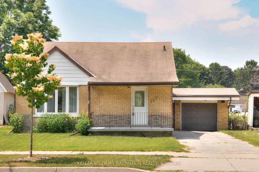 Photo of 147 Clark Avenue, Kitchener, ON N2C 1Y1 (MLS # X12396786)