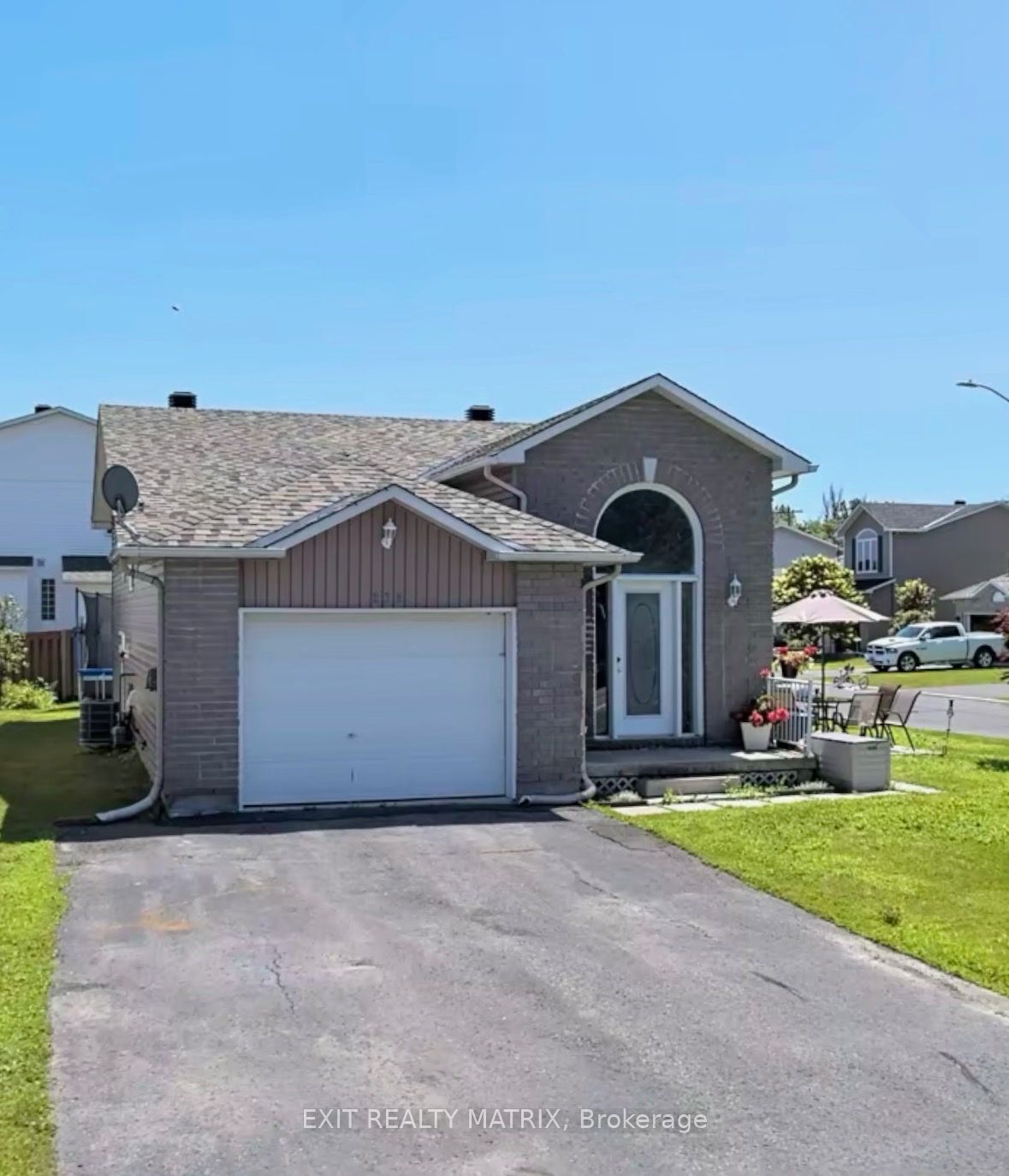 Photo 1 of 14 — 239 Stiver Street B, Russell, ON K4R 1G9