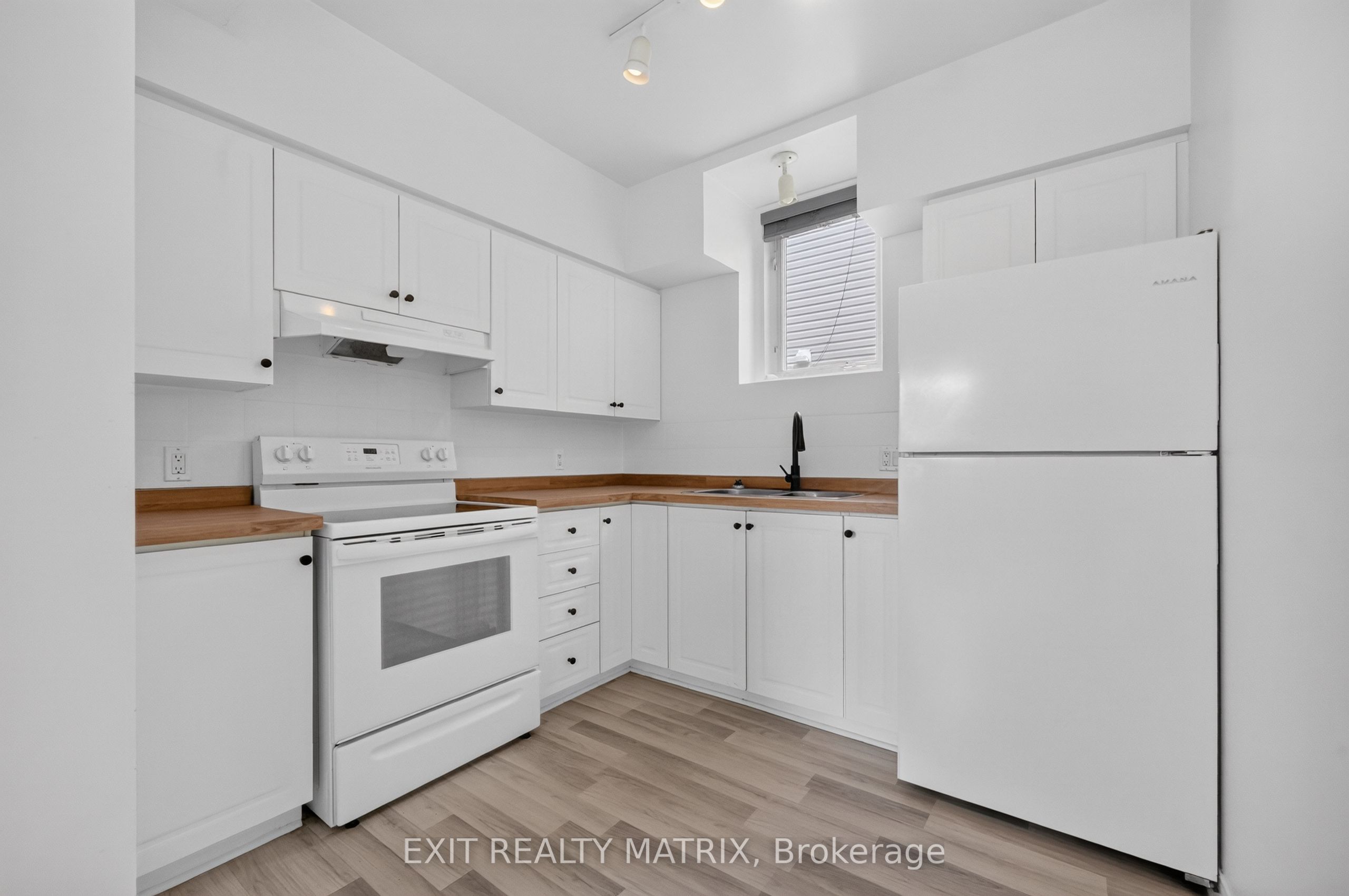 239 Stiver Street B - Photo 3