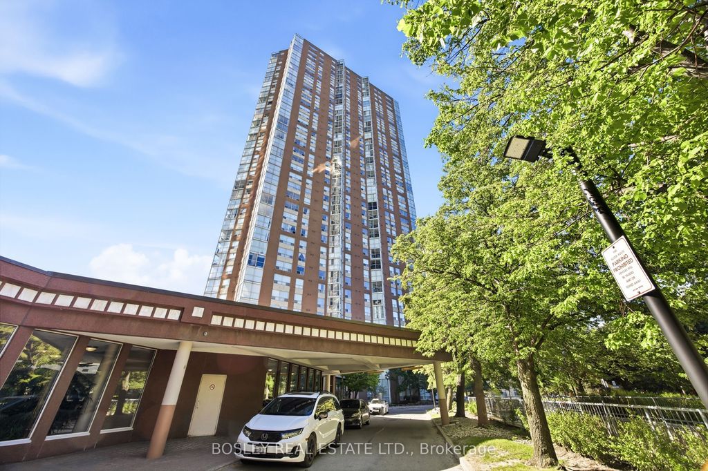 Photo of 5 Concorde Place #611, Toronto, ON M3C 3M8 (MLS # C13233238)