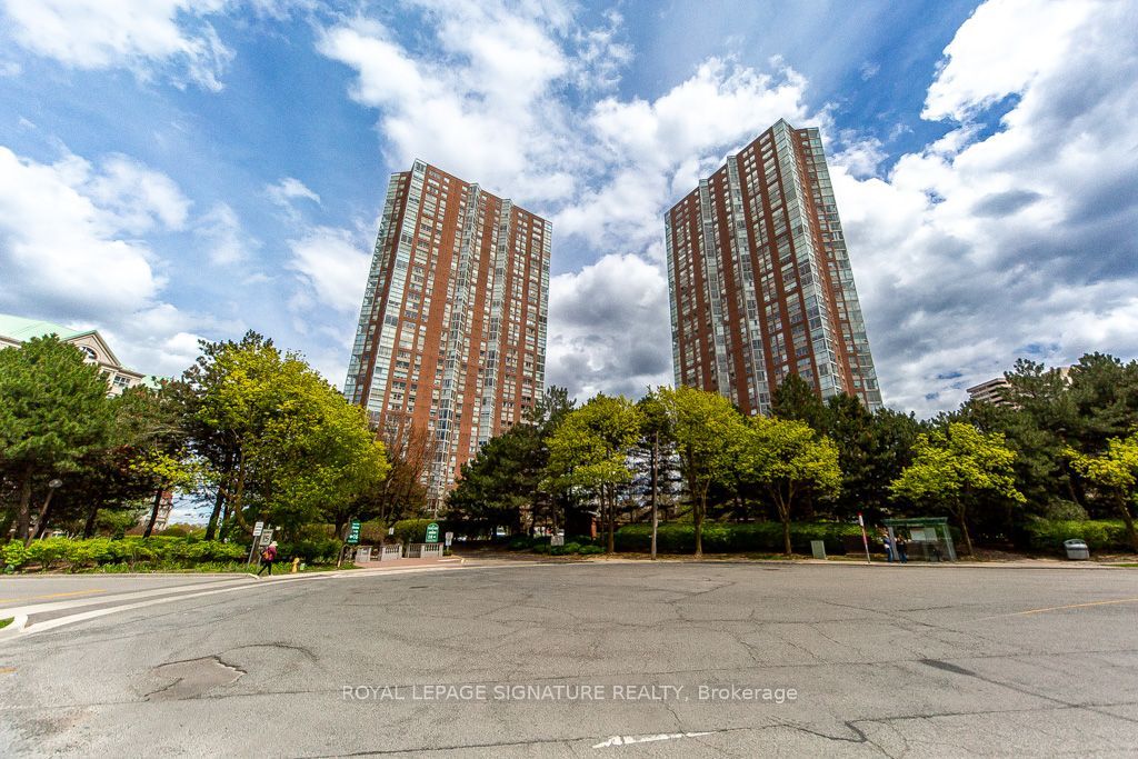 Photo of 5 Concorde Place #510, Toronto, ON M3C 3M8 (MLS # C13119278)