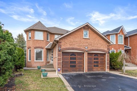 1169 Ewing Crescent Mississauga ON L5V 1C1