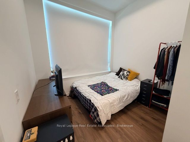 405 Dundas Street W 114