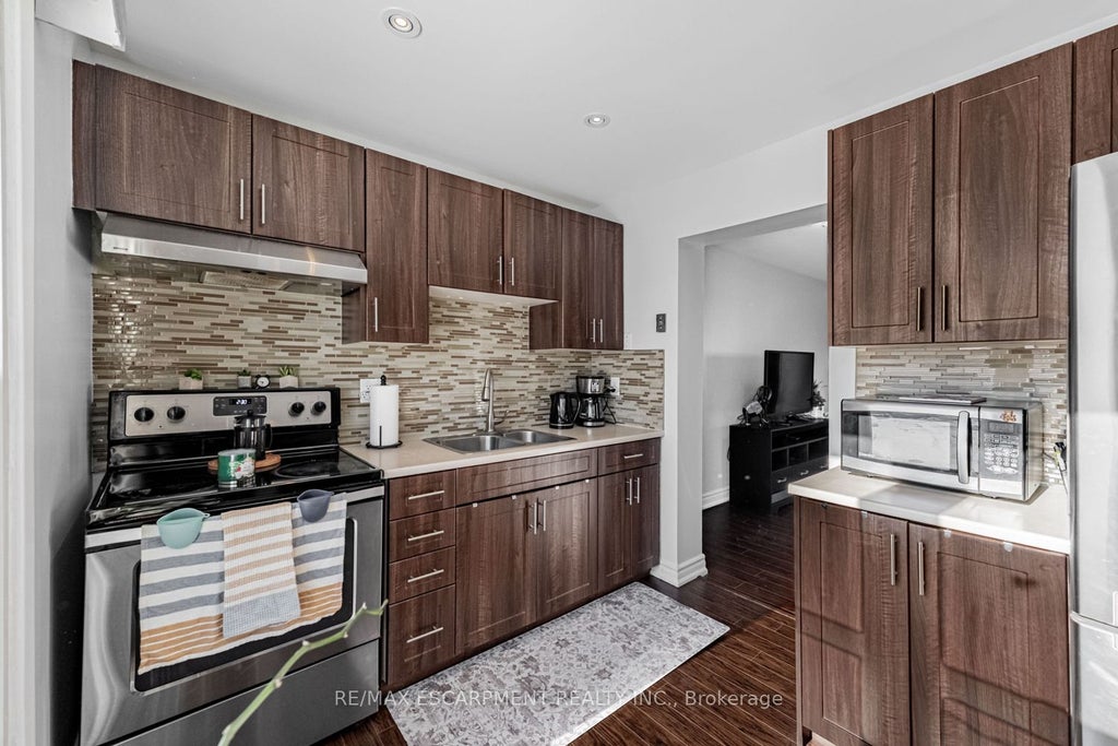 Photo of 6650 Falconer Drive #19, Mississauga, ON L5N 1B5 (MLS # W14083564)