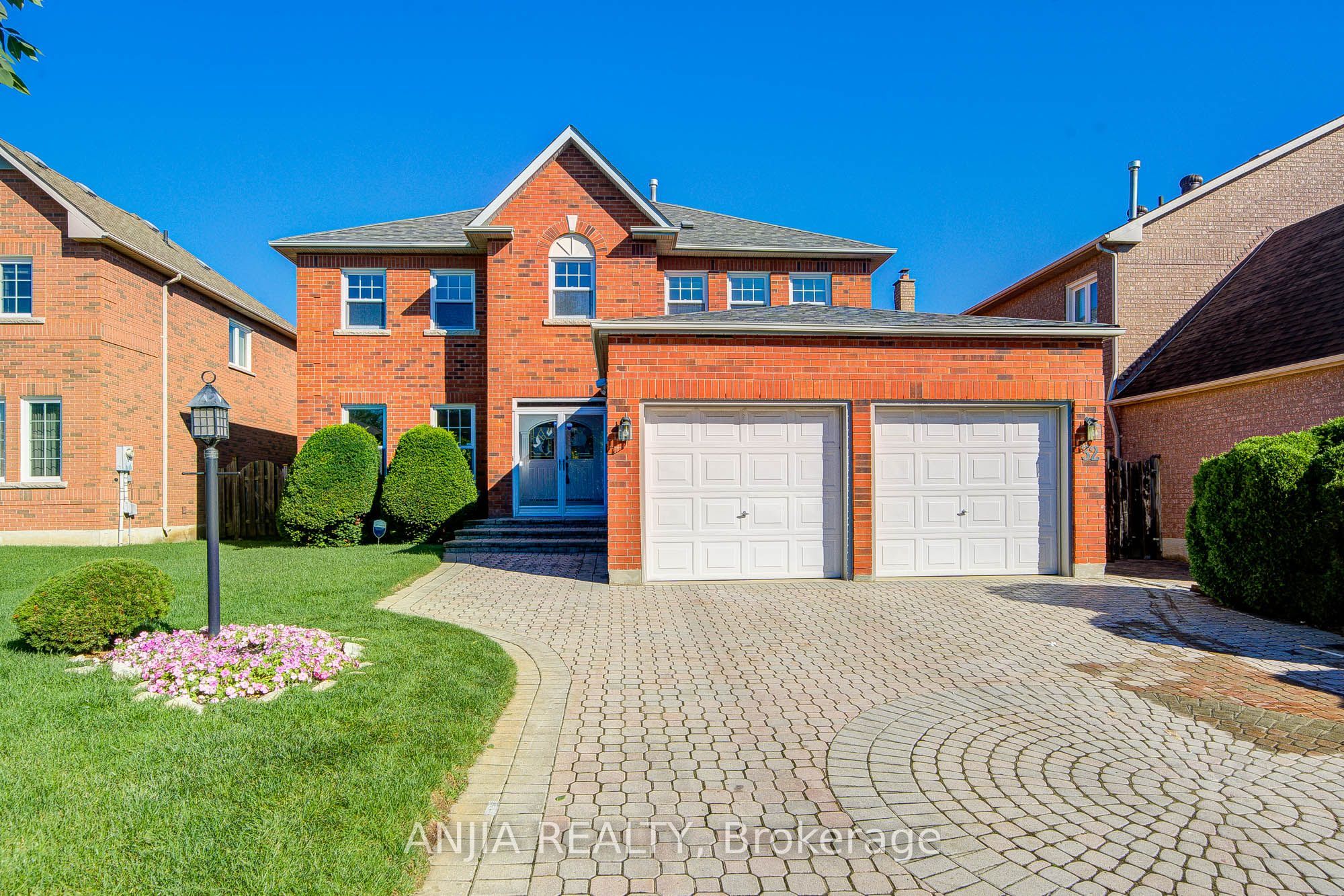 32 Turnberry Crescent