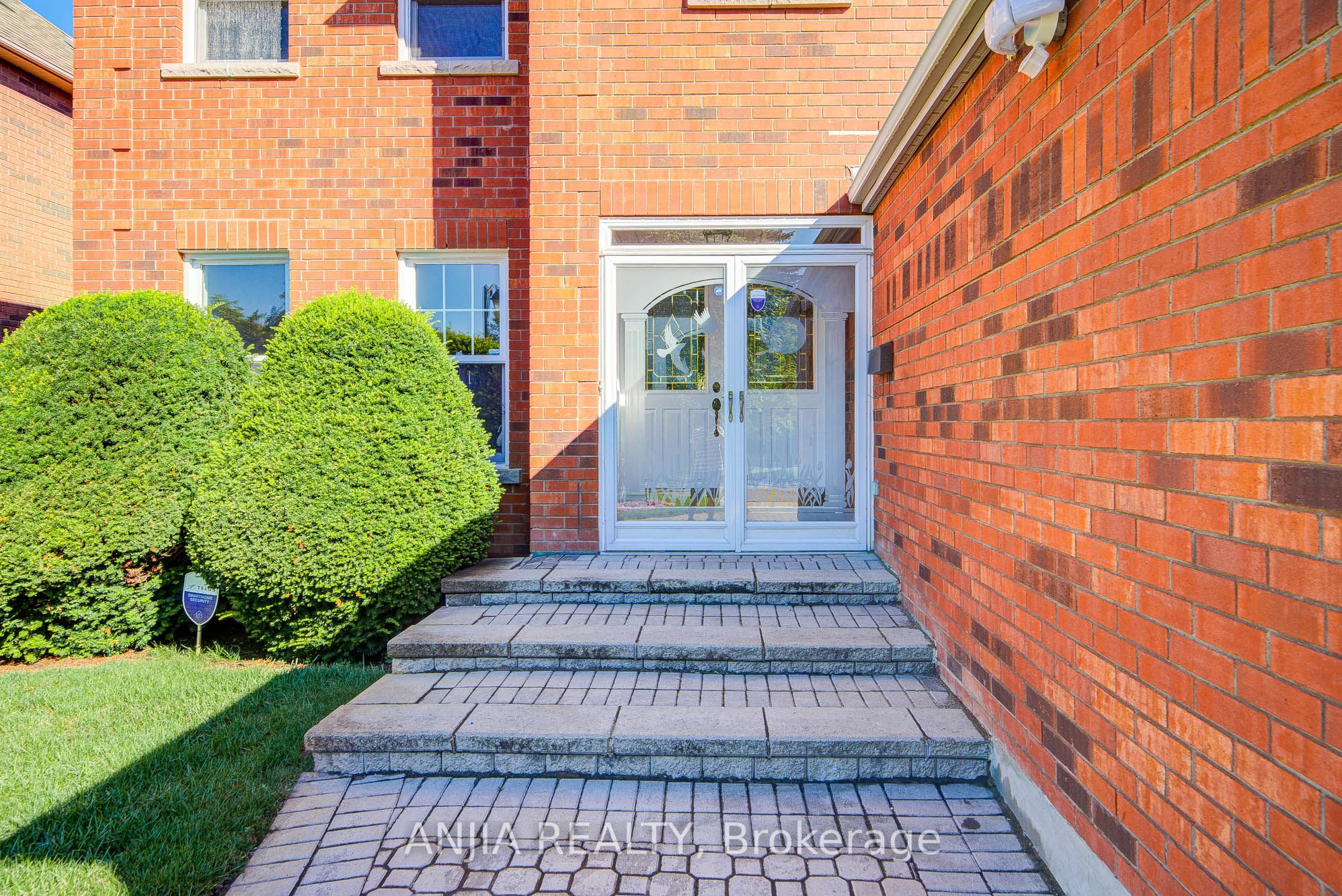 32 Turnberry Crescent