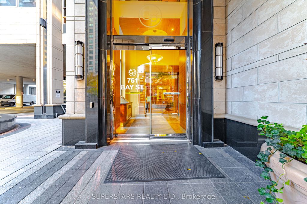 Photo of 761 Bay Street #708, Toronto, ON M5G 2R2 (MLS # C12520350)