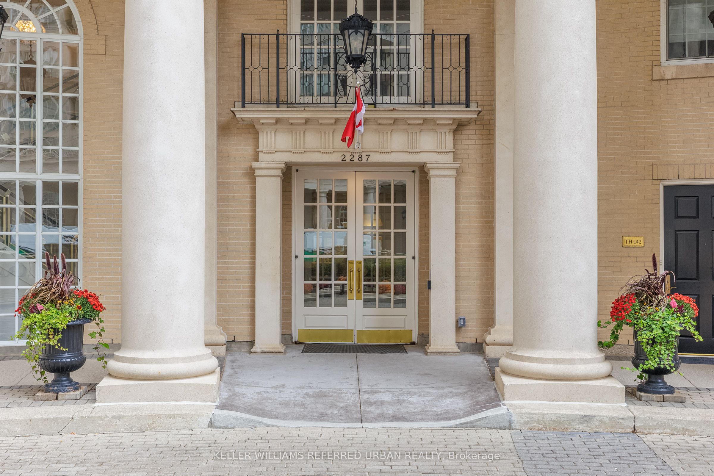 2287 Lake Shore Boulevard 906