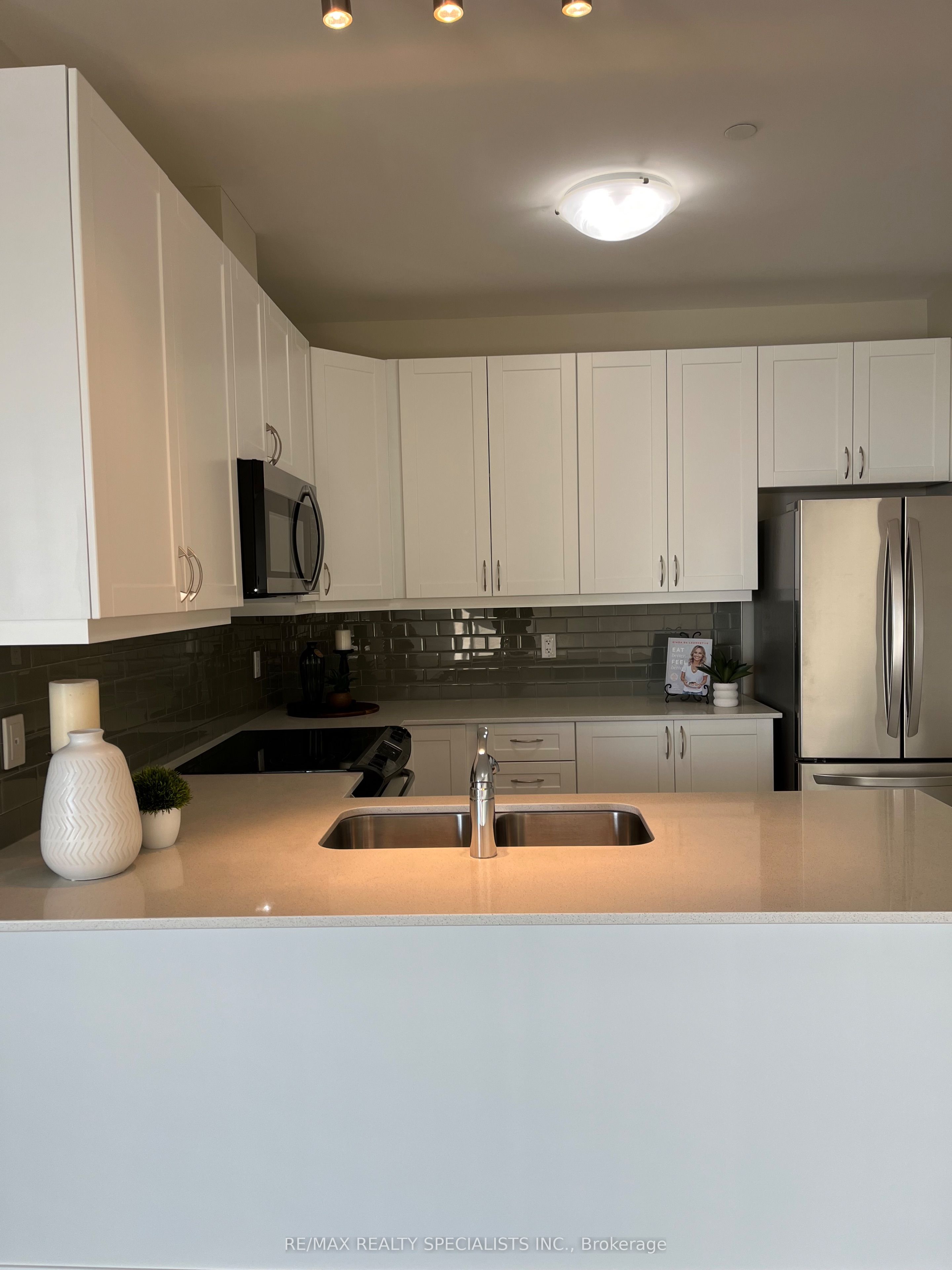 33 Whitmer Street 609