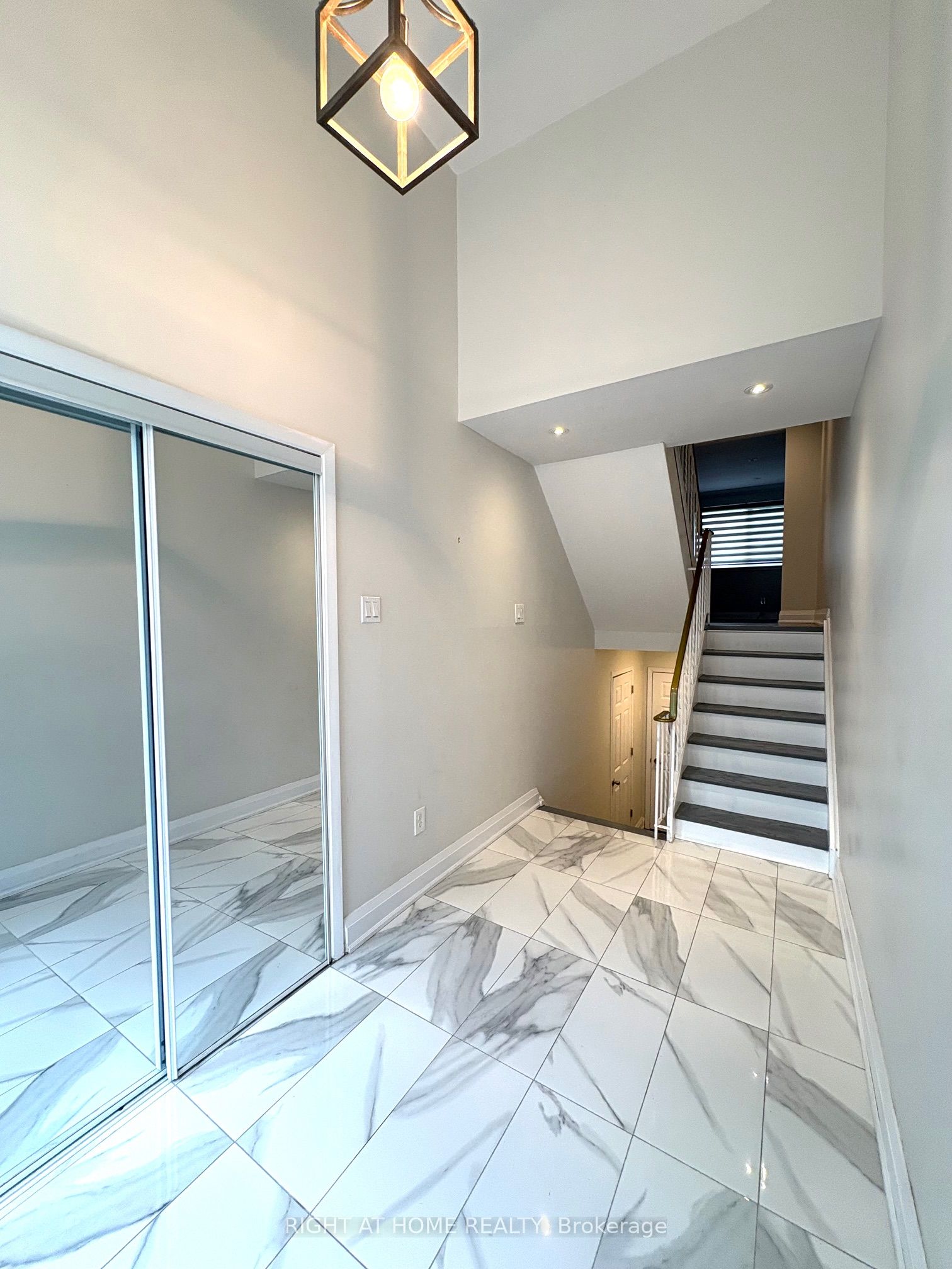 5473 SCHUELLER CRES Crescent
