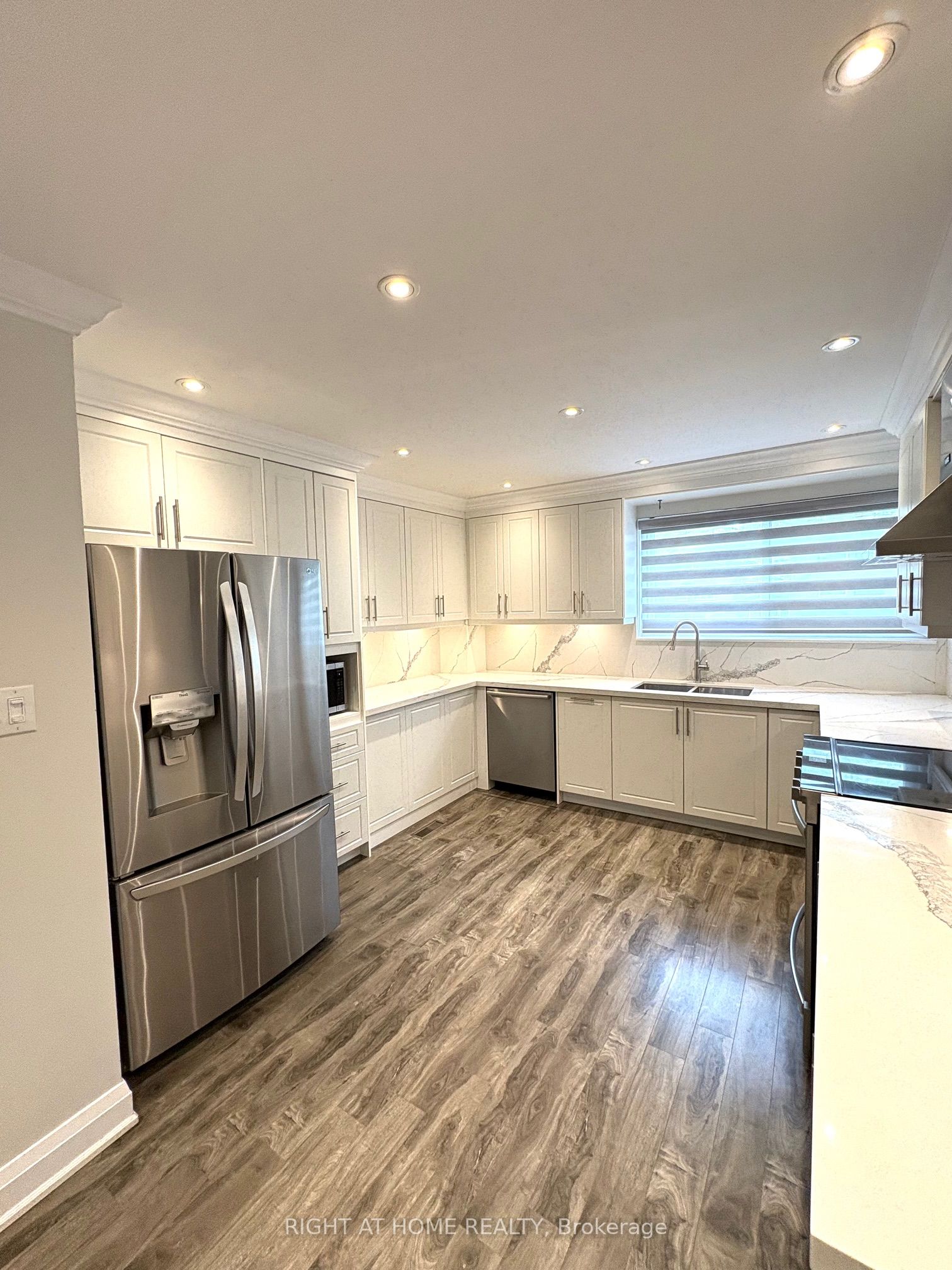 5473 SCHUELLER CRES Crescent