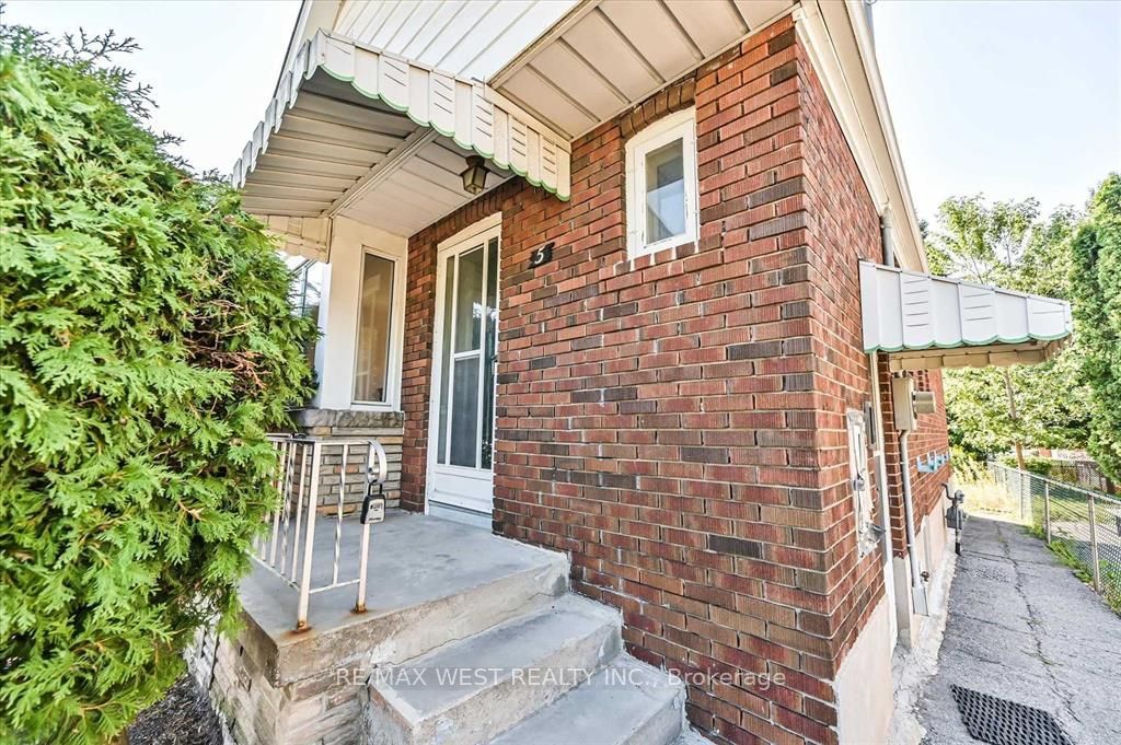 Photo of 5 Dieppe Road S, Toronto, ON M4J 2K8 (MLS # E12390301)