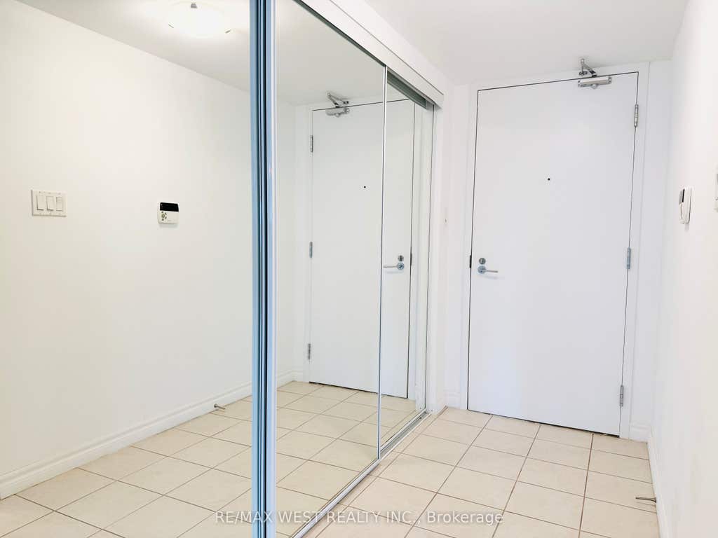 Photo of 38 Grenville Street #1203, Toronto, ON M4Y 1A9 (MLS # C13627648)