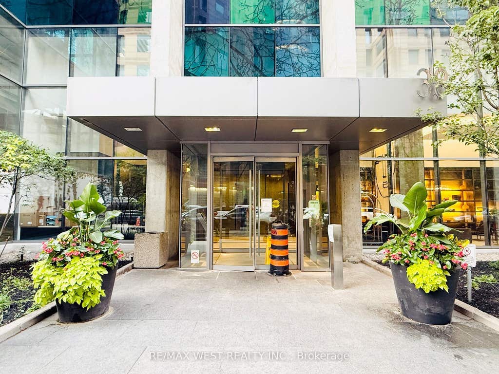 Photo of 38 Grenville Street #1203, Toronto, ON M4Y 1A9 (MLS # C13627648)