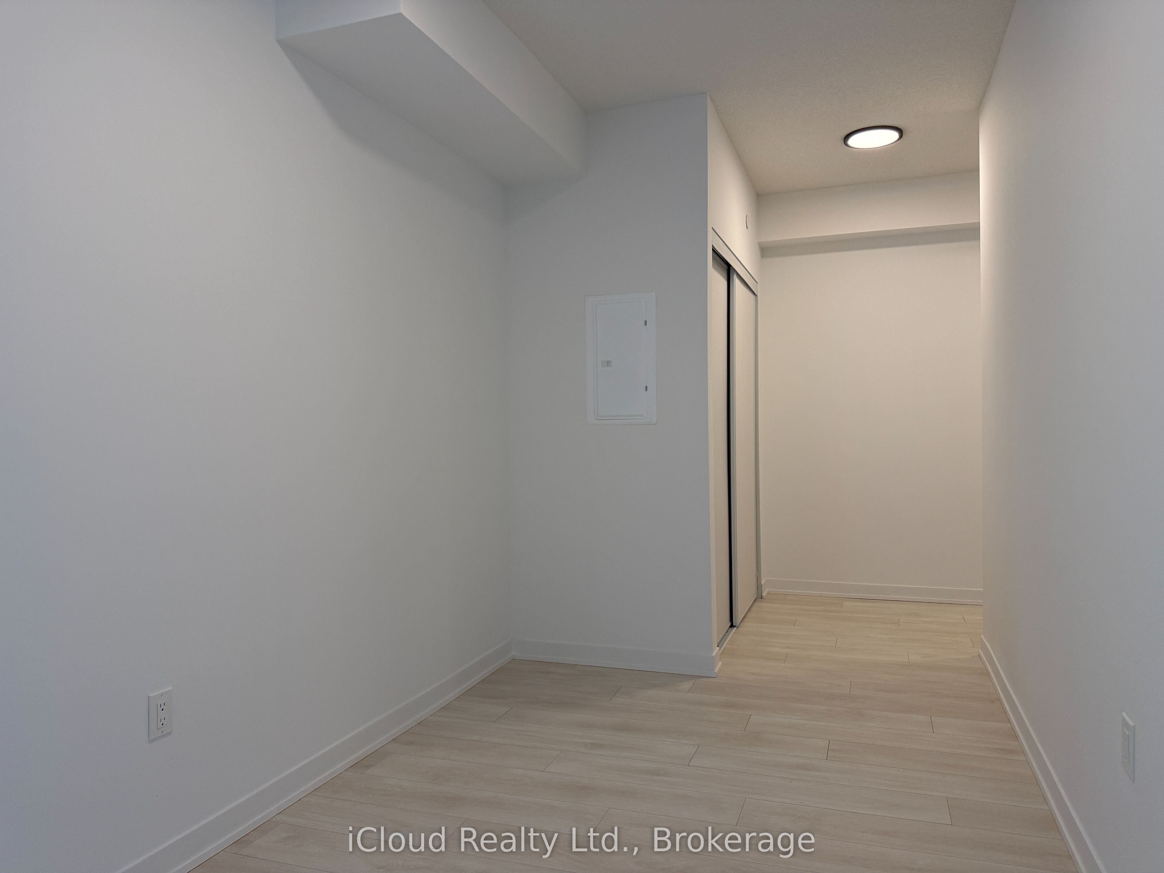 4878 Powers Common 211