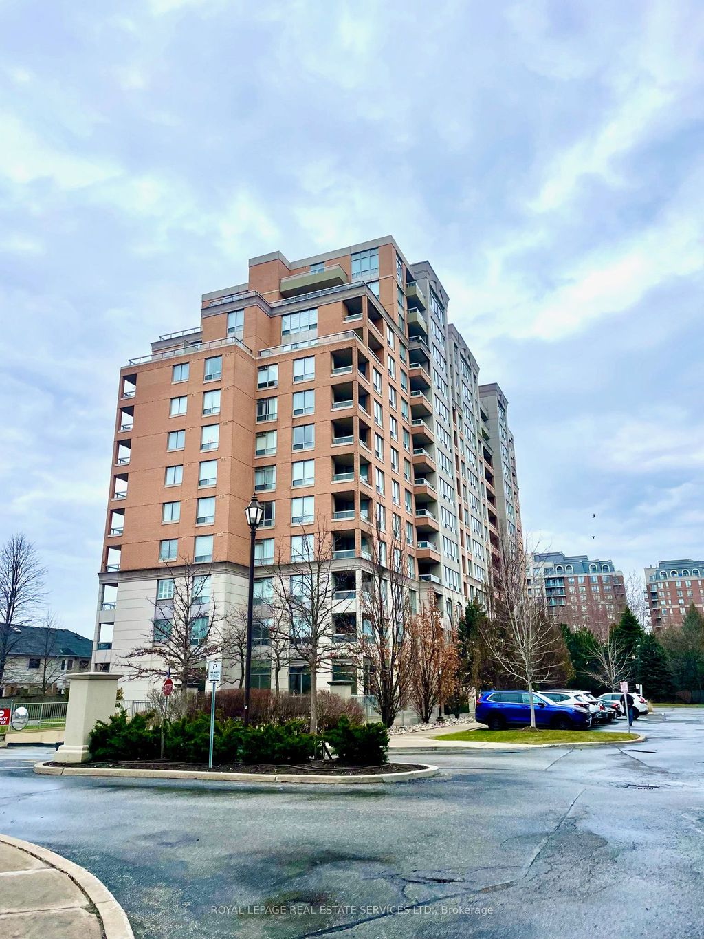 Photo of 29 Northern Heights Drive #203, Richmond Hill, ON L4B 4L8 (MLS # N13038590)