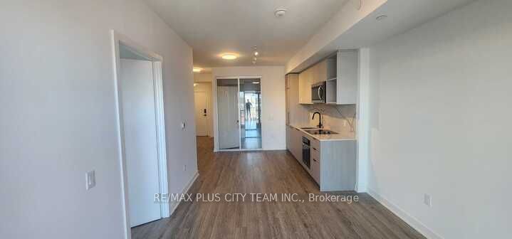 1185 Dupont Street 418