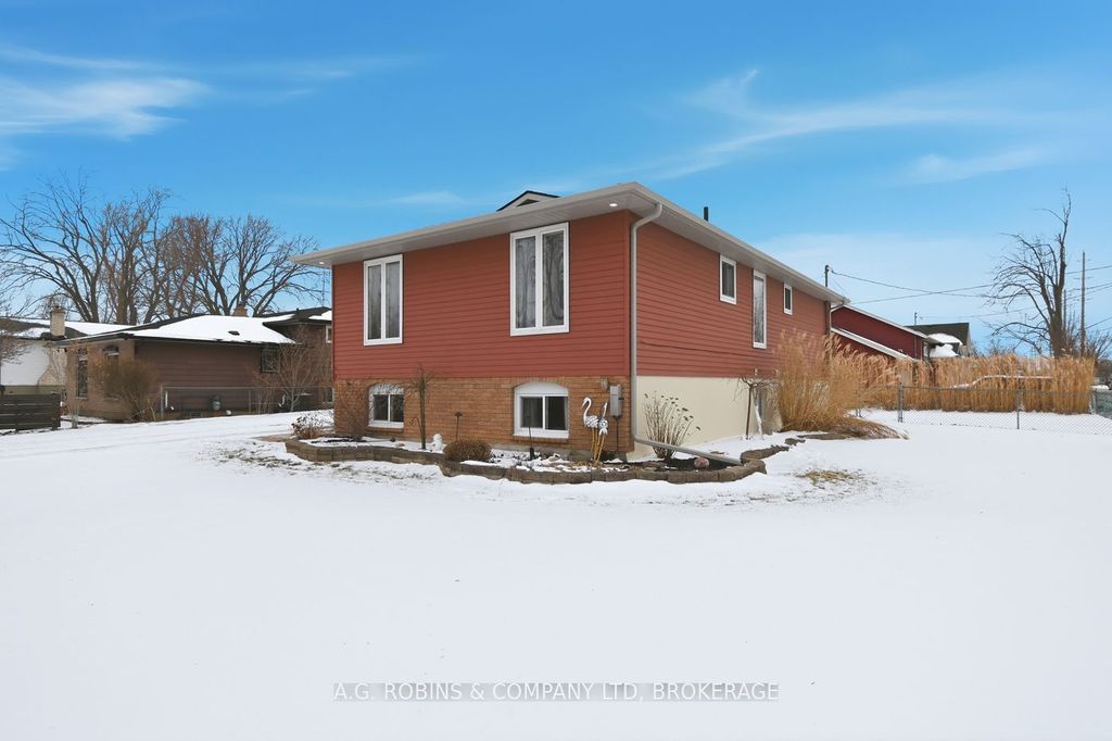 Photo of 386 Daytona Drive, Fort Erie, ON L2A 4Y9 (MLS # X12721682)