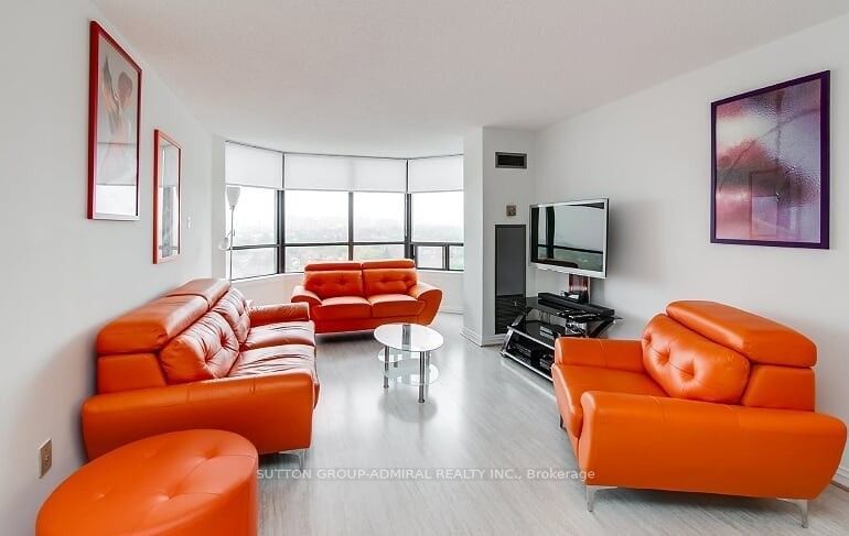 7420 Bathurst Street 909