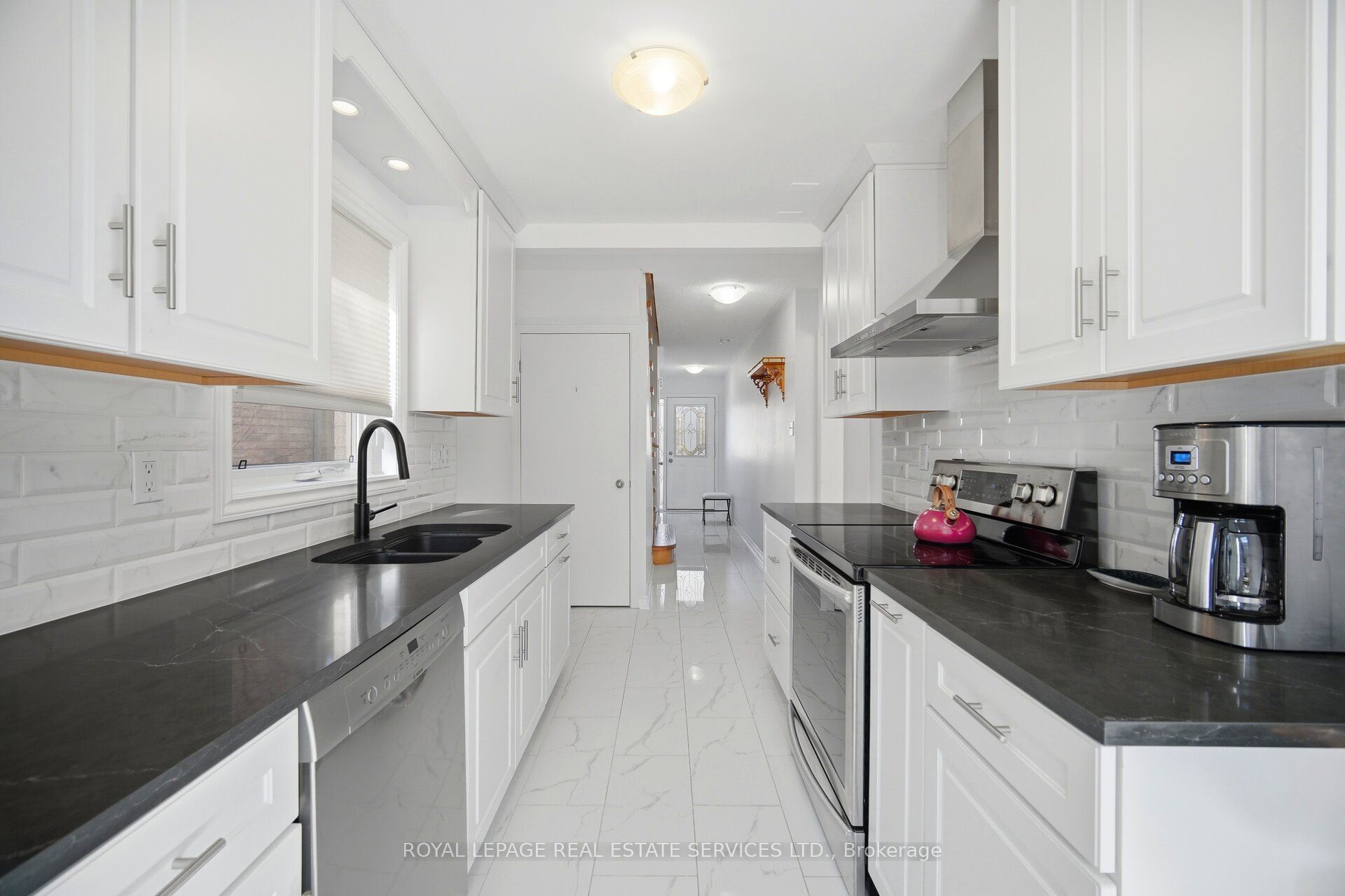 5593 Palmerston Crescent