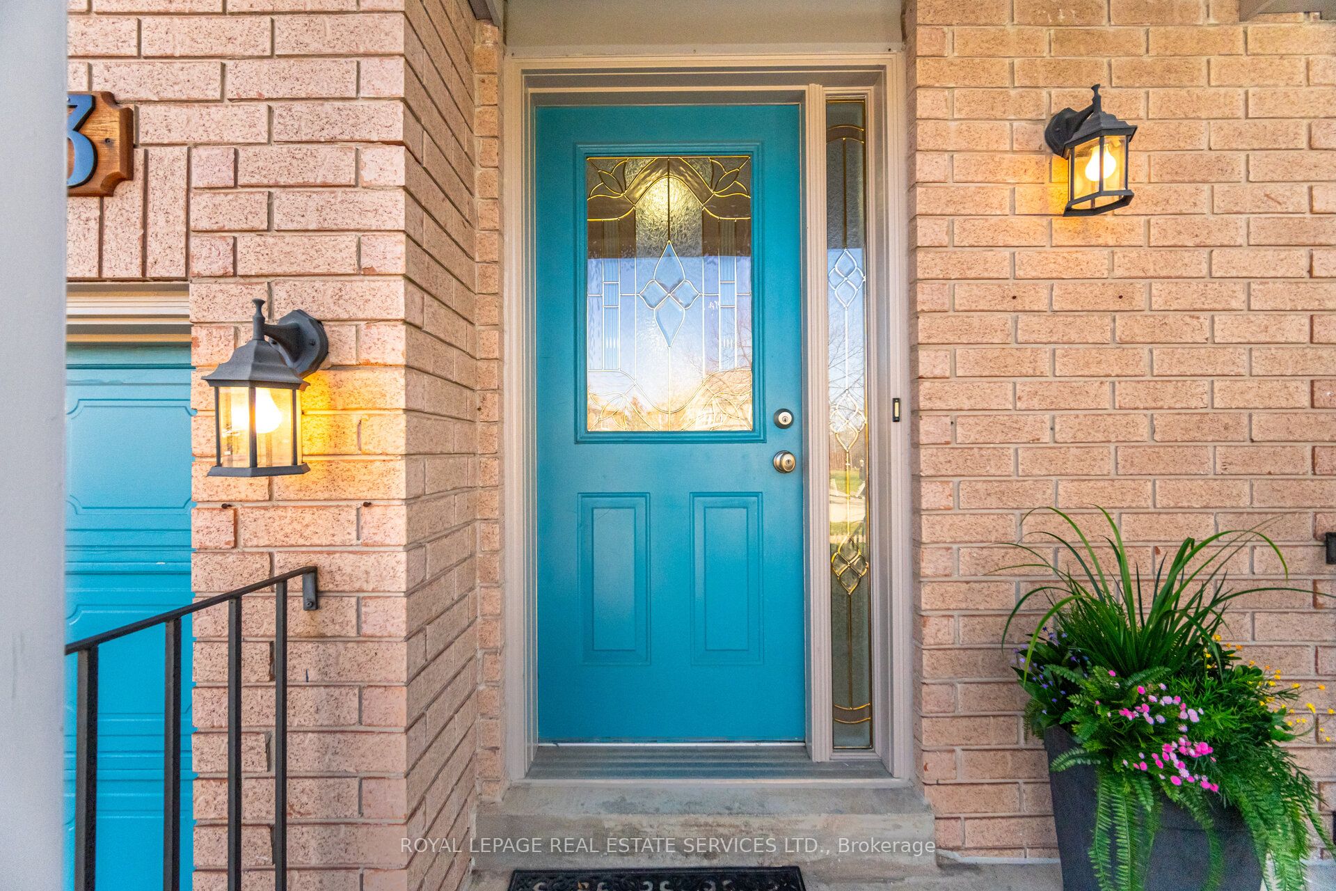 5593 Palmerston Crescent