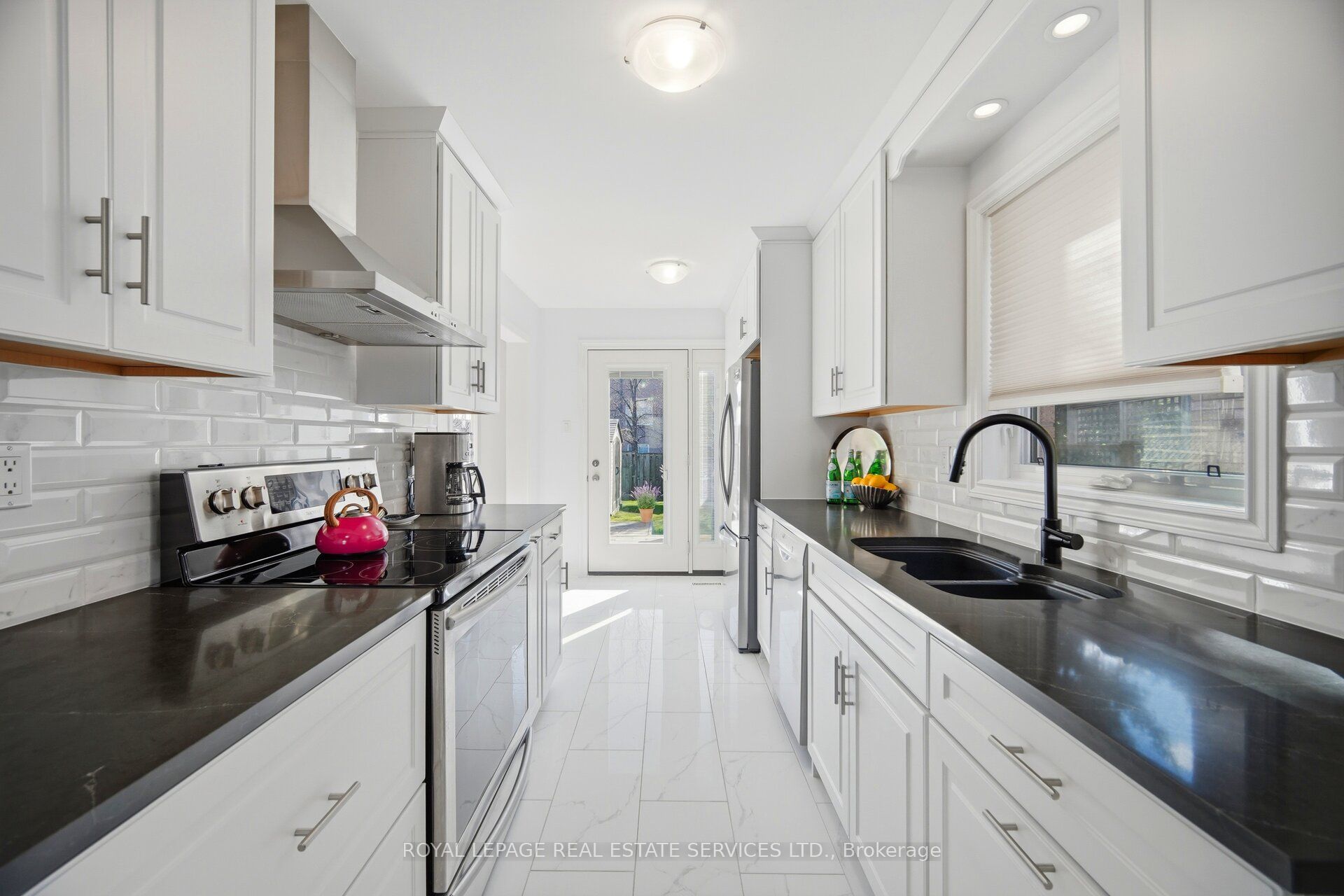 5593 Palmerston Crescent