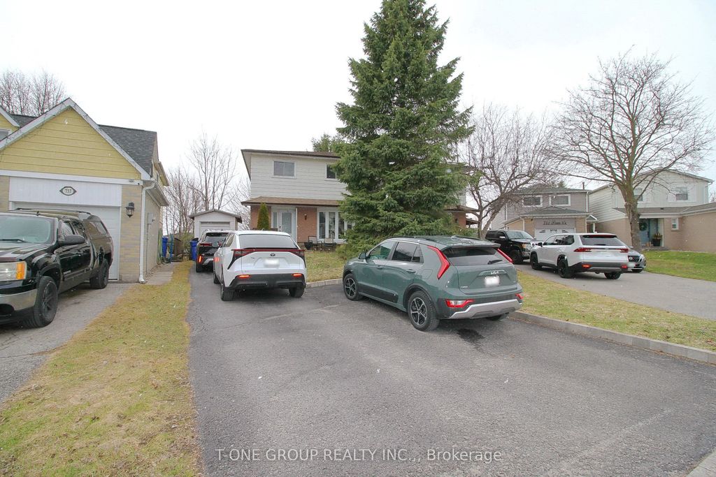 Photo of 739 Pam Crescent, Newmarket, ON L3Y 5B7 (MLS # N12977754)