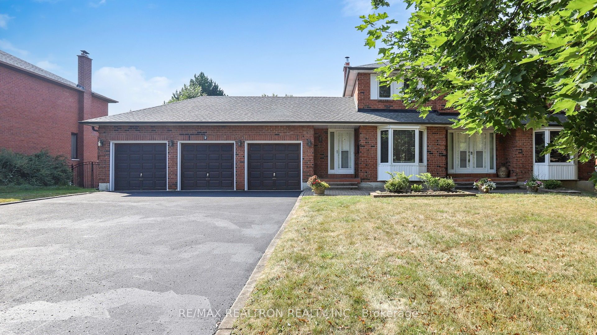 7 Ward Avenue