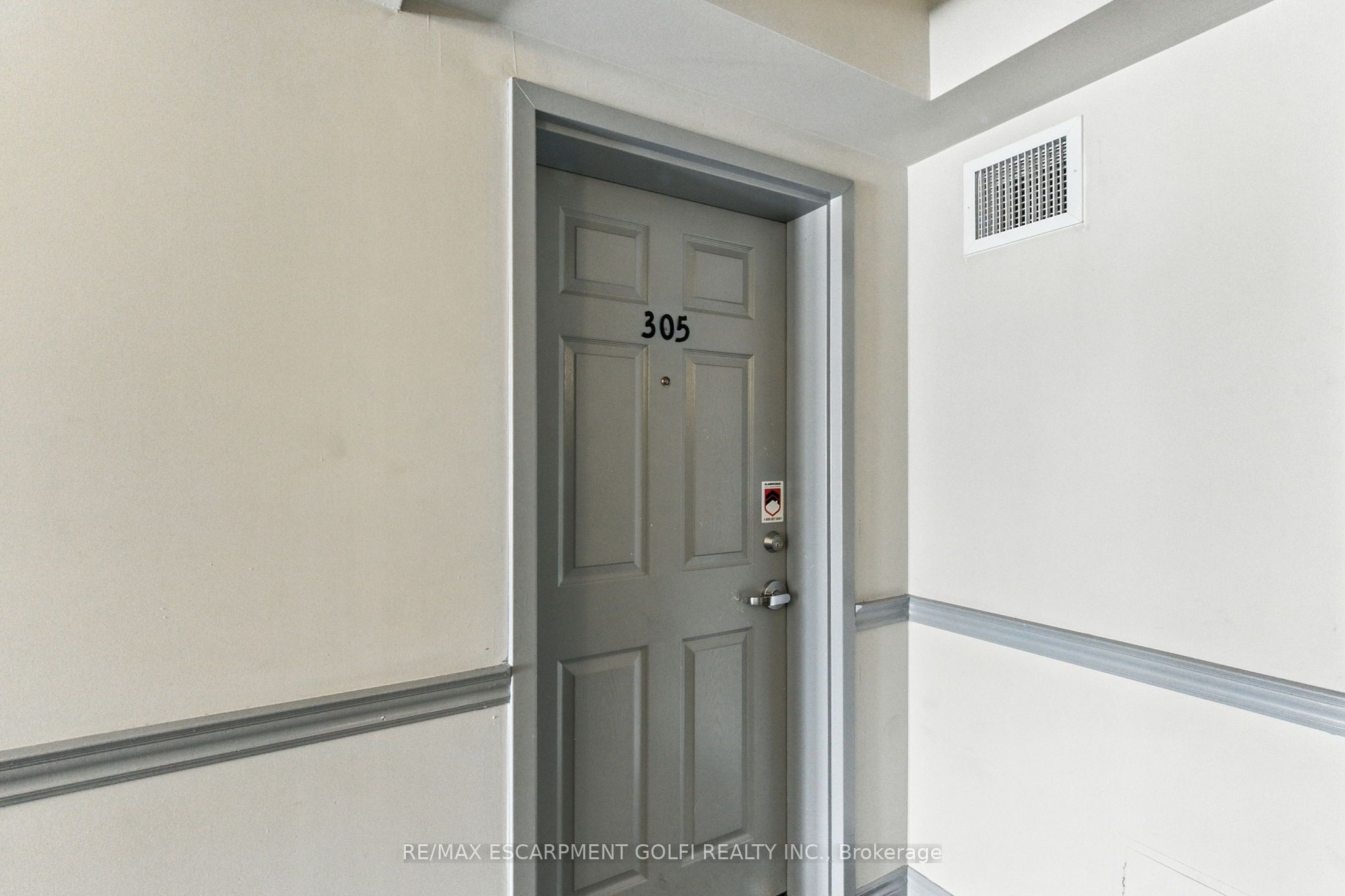 1490 Bishops Gate 305