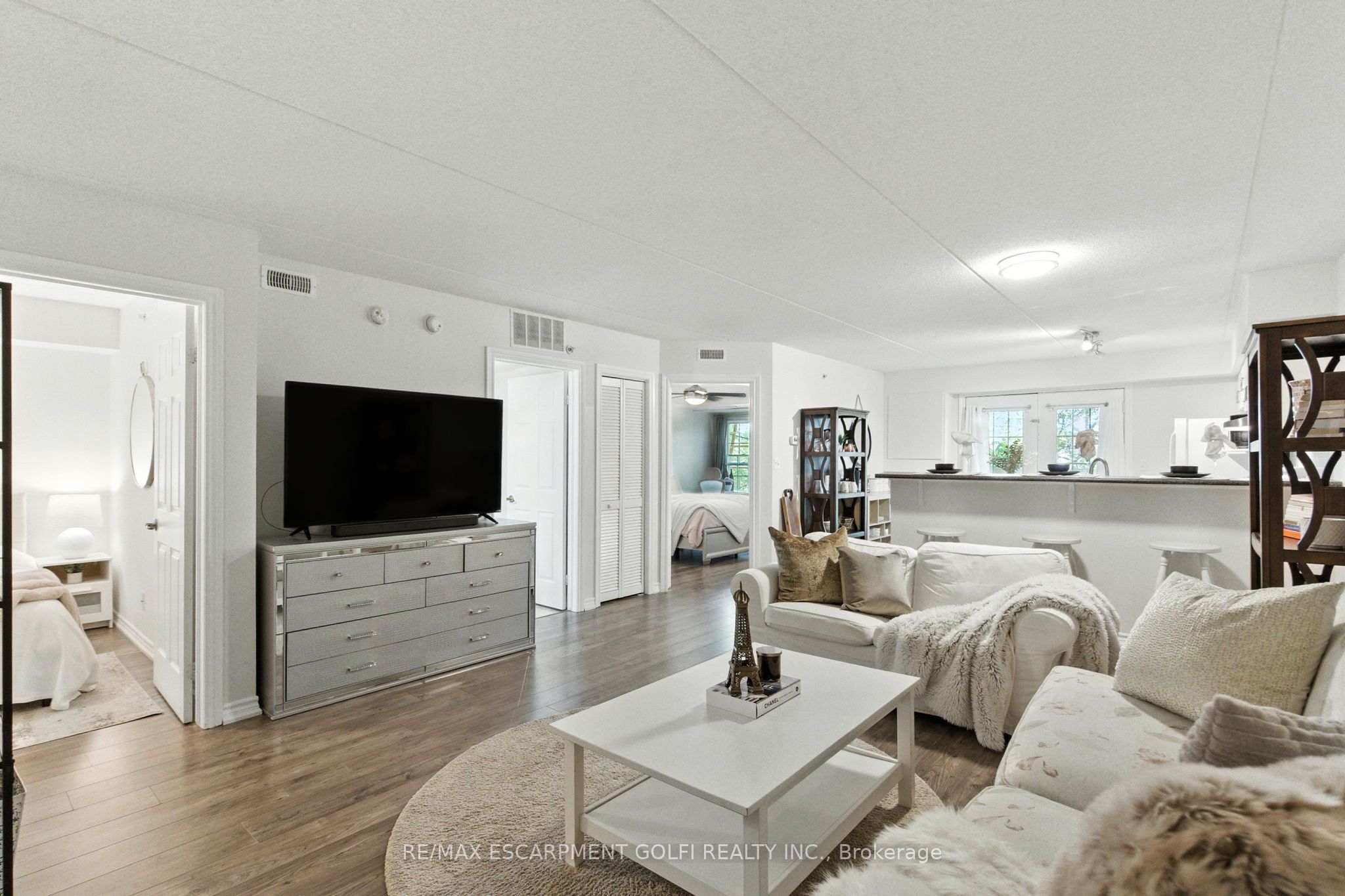 1490 Bishops Gate 305