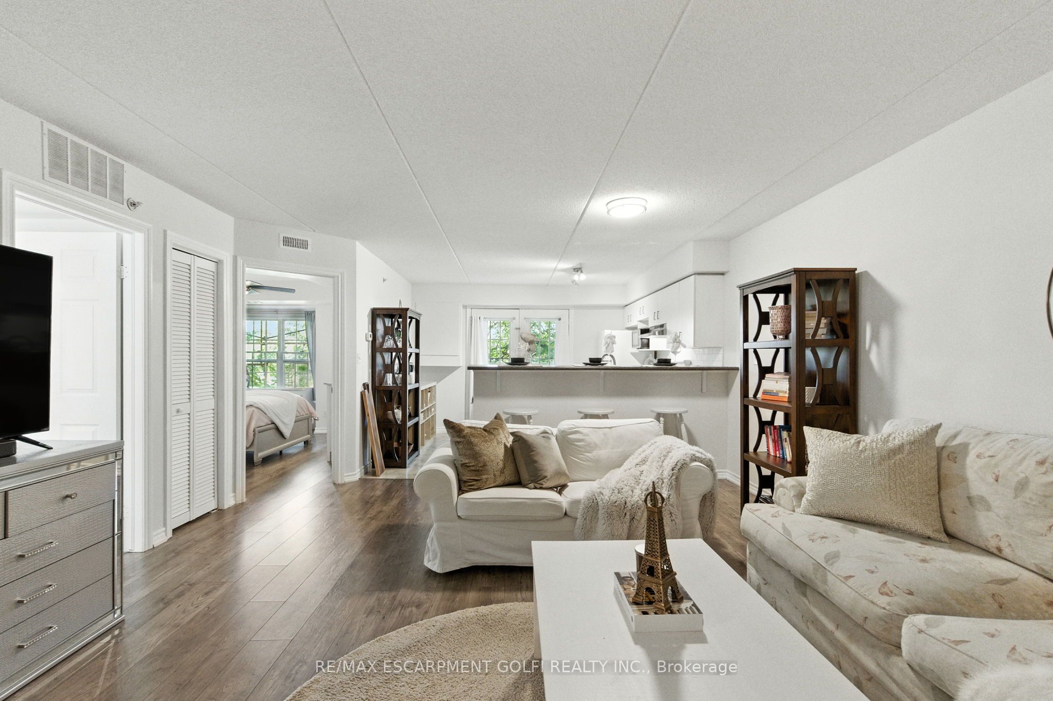 1490 Bishops Gate 305