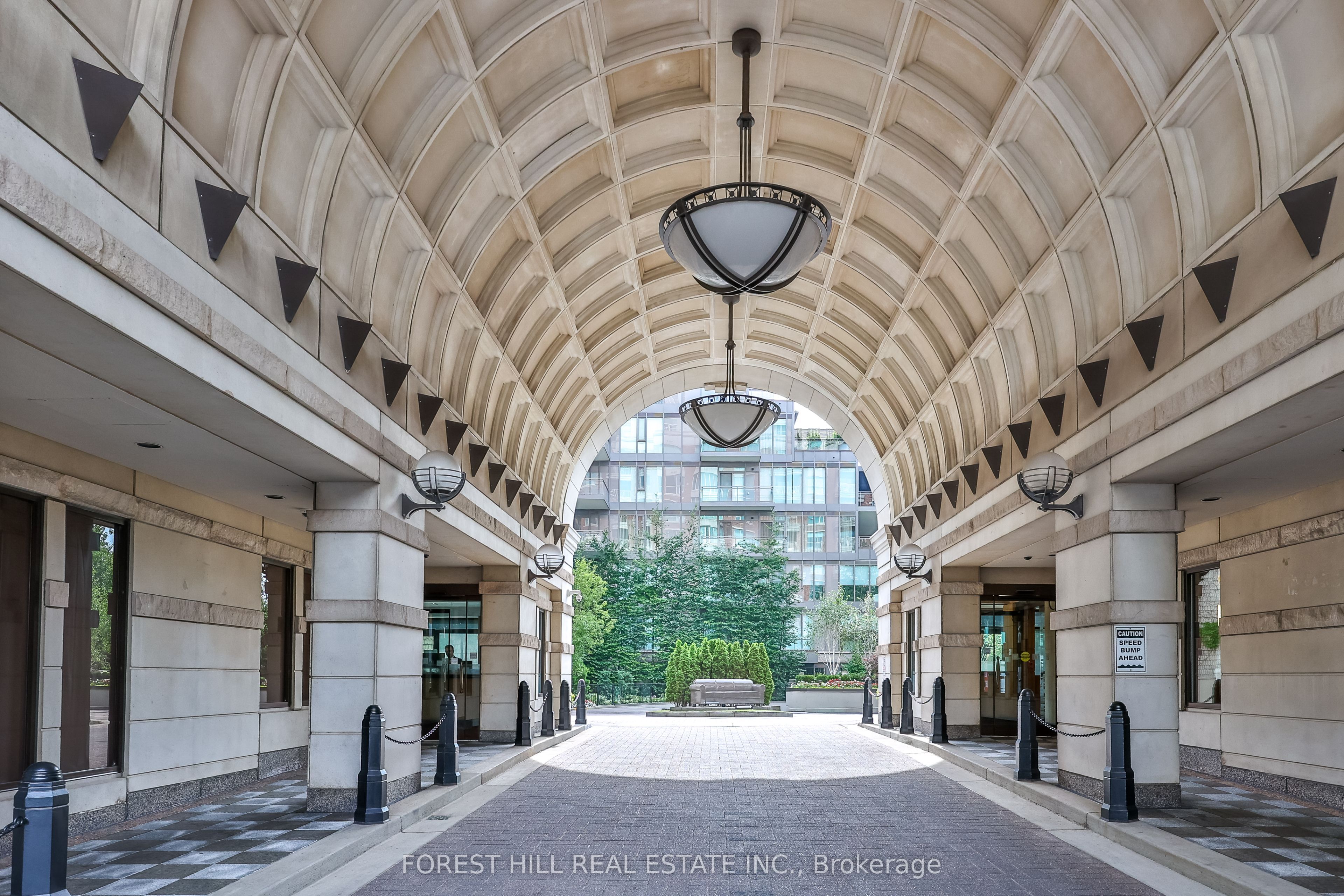 38 Avenue Road 305