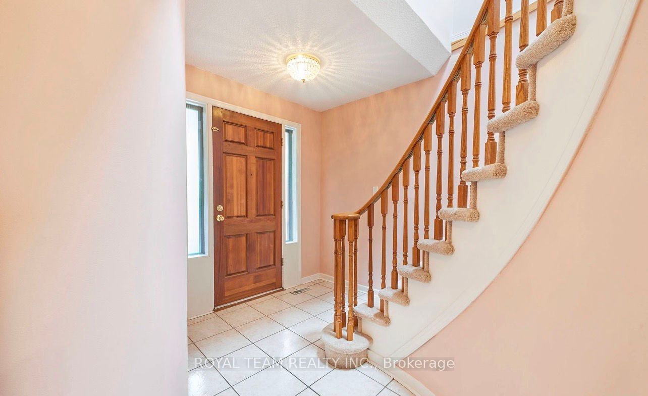 28 Oakmount Crescent