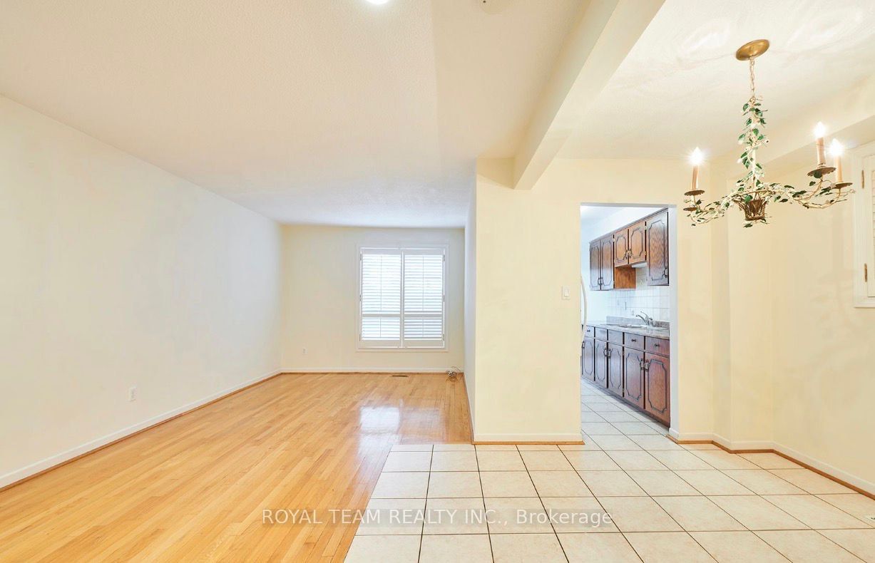 28 Oakmount Crescent