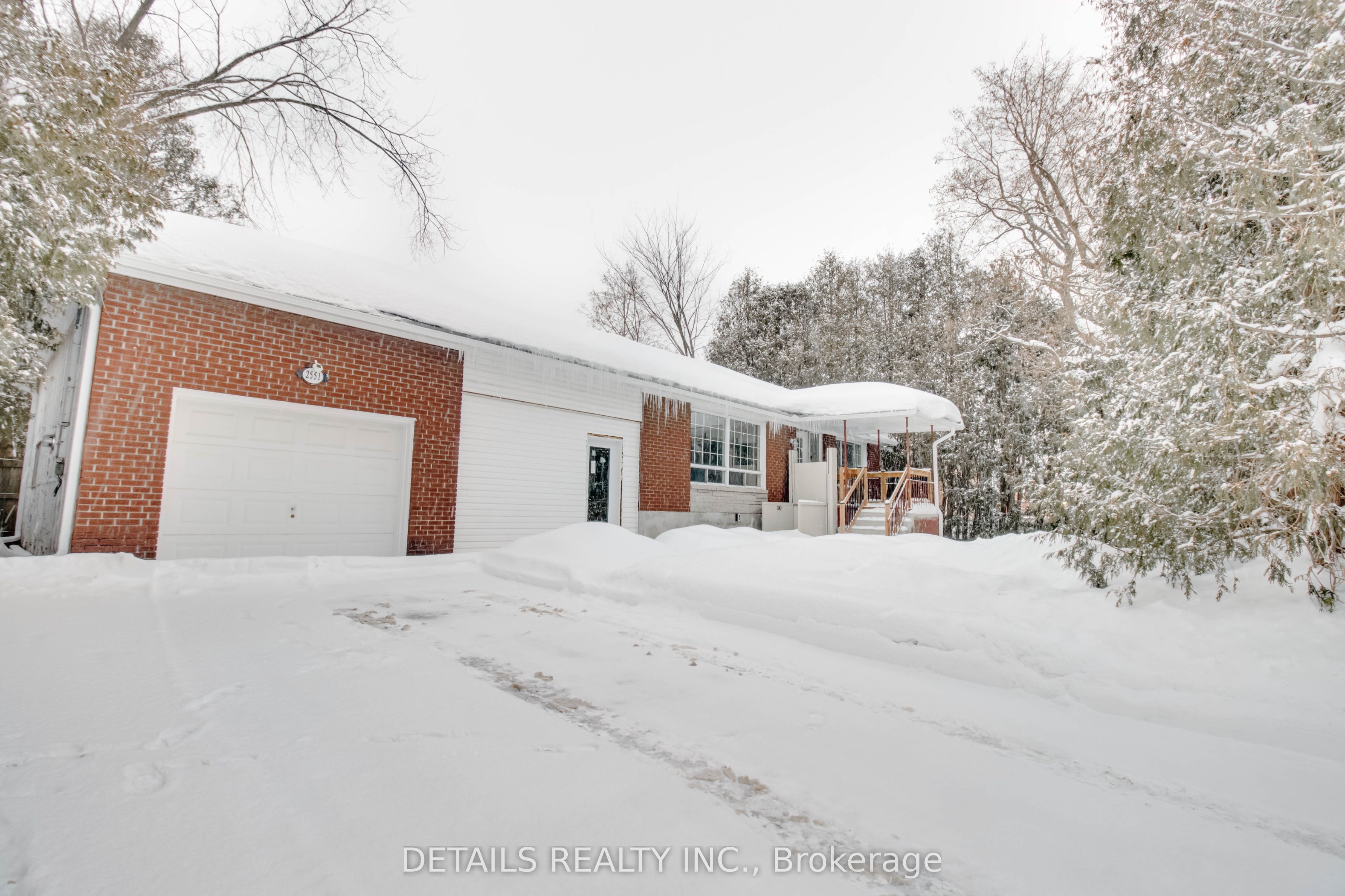 Photo 1 of 34 — 2551 Innes Avenue A, Blackburn Hamlet, ON K1B 3K1
