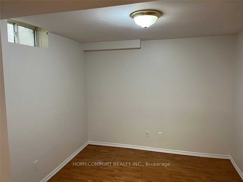 95 Ferncliffe(Basement) Crescent