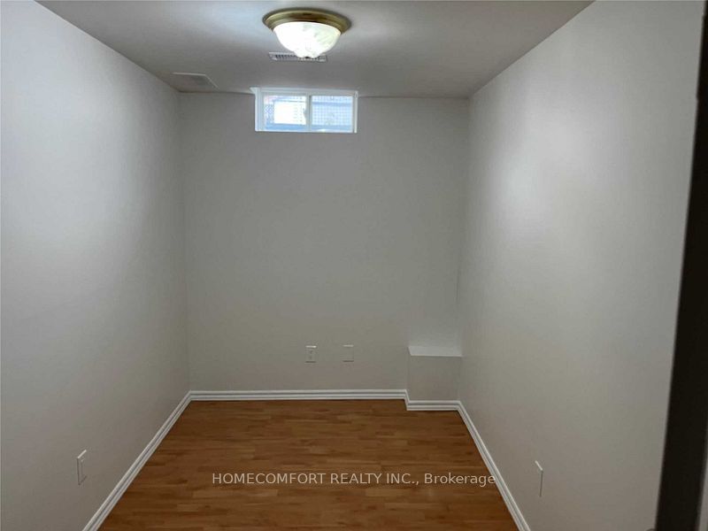 95 Ferncliffe(Basement) Crescent