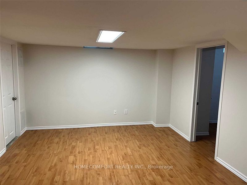 95 Ferncliffe(Basement) Crescent