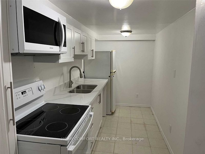 95 Ferncliffe(Basement) Crescent