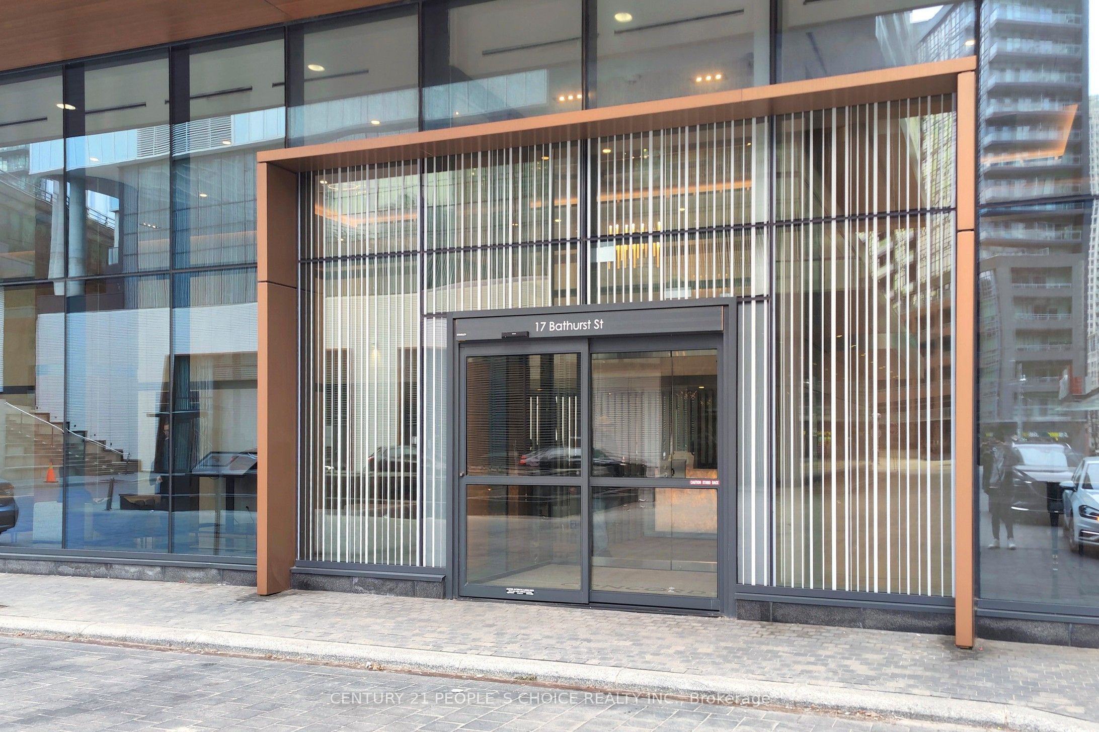 17 Bathurst Street N 1006