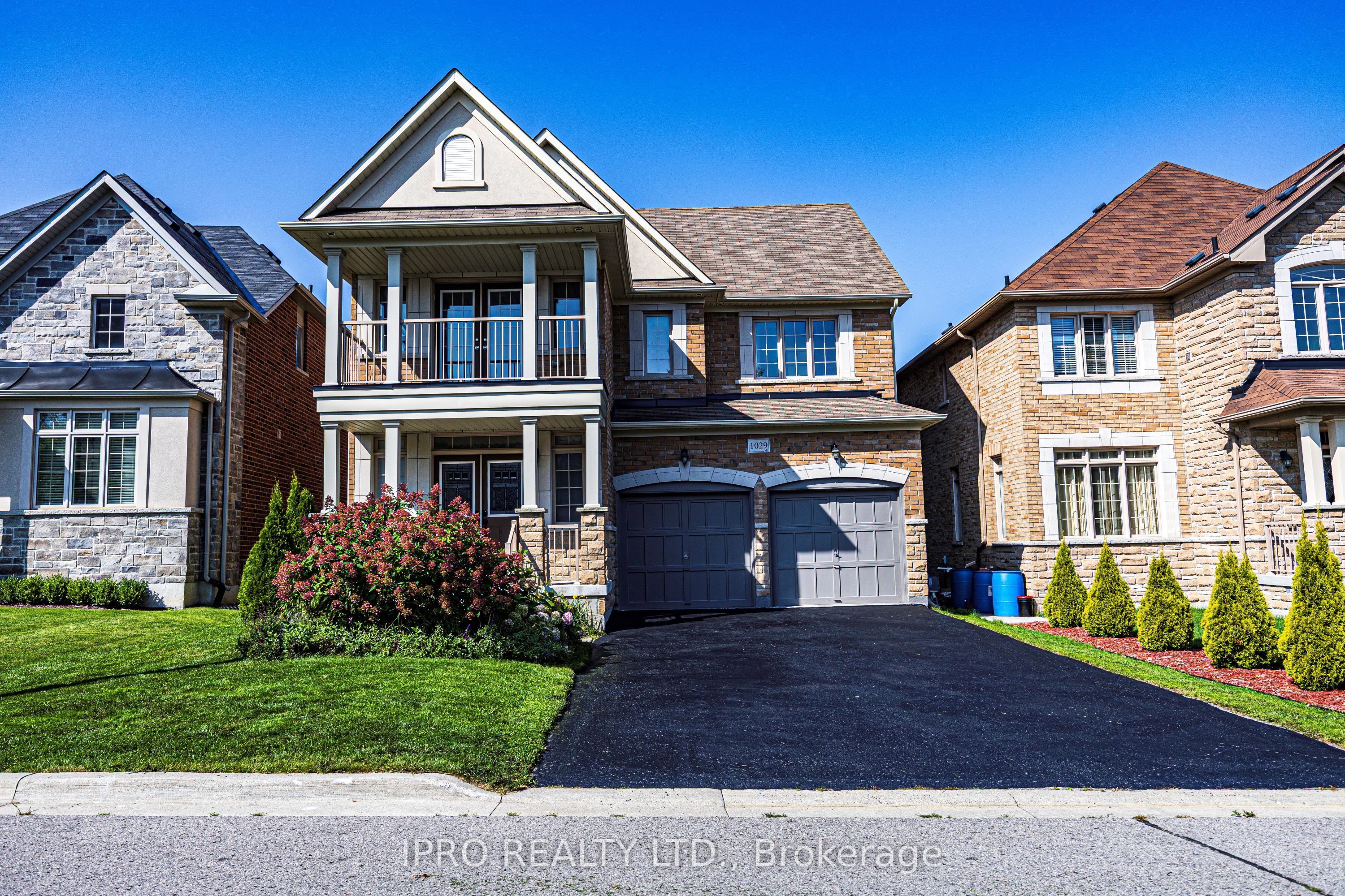 1029 Blackhall Crescent