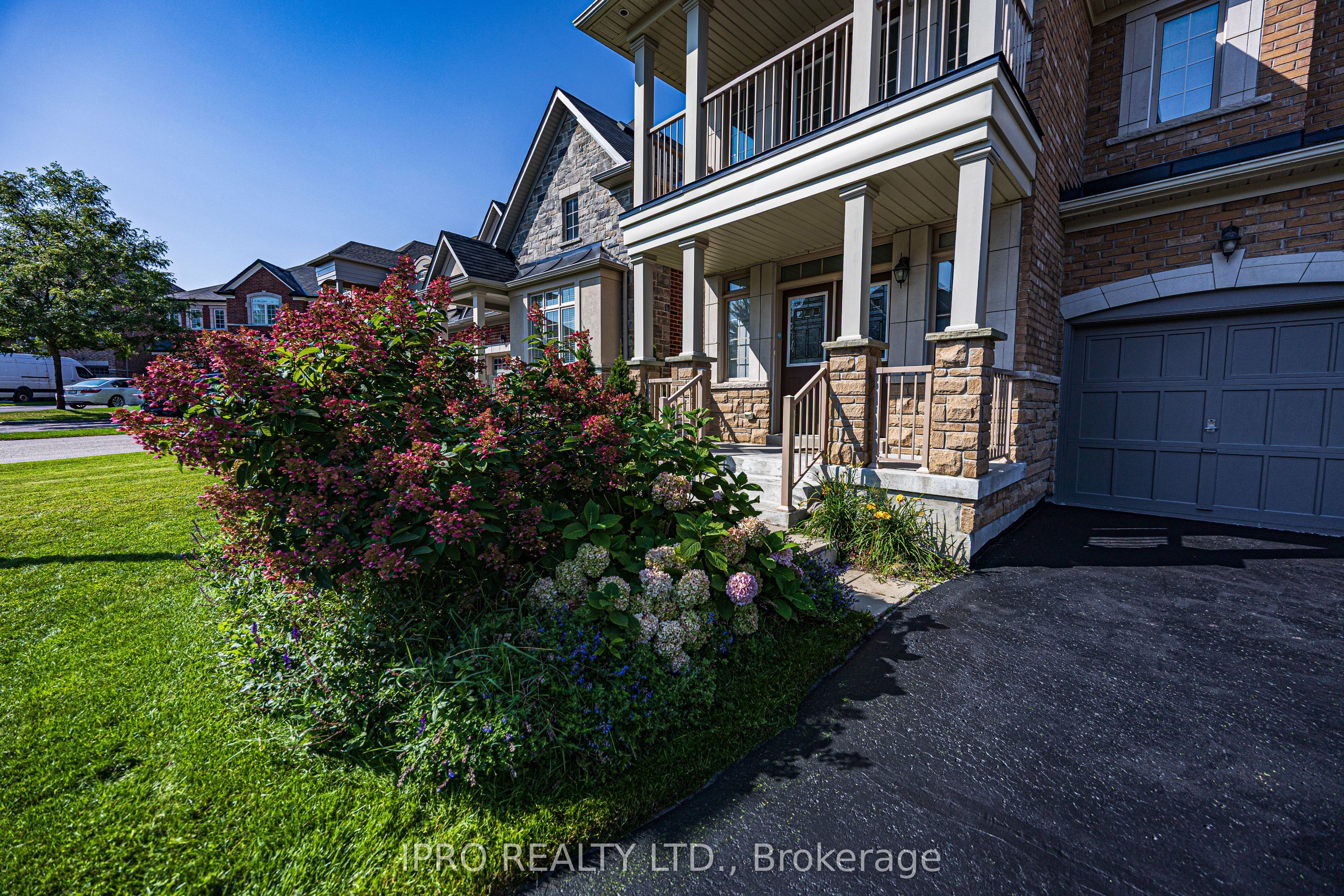 1029 Blackhall Crescent