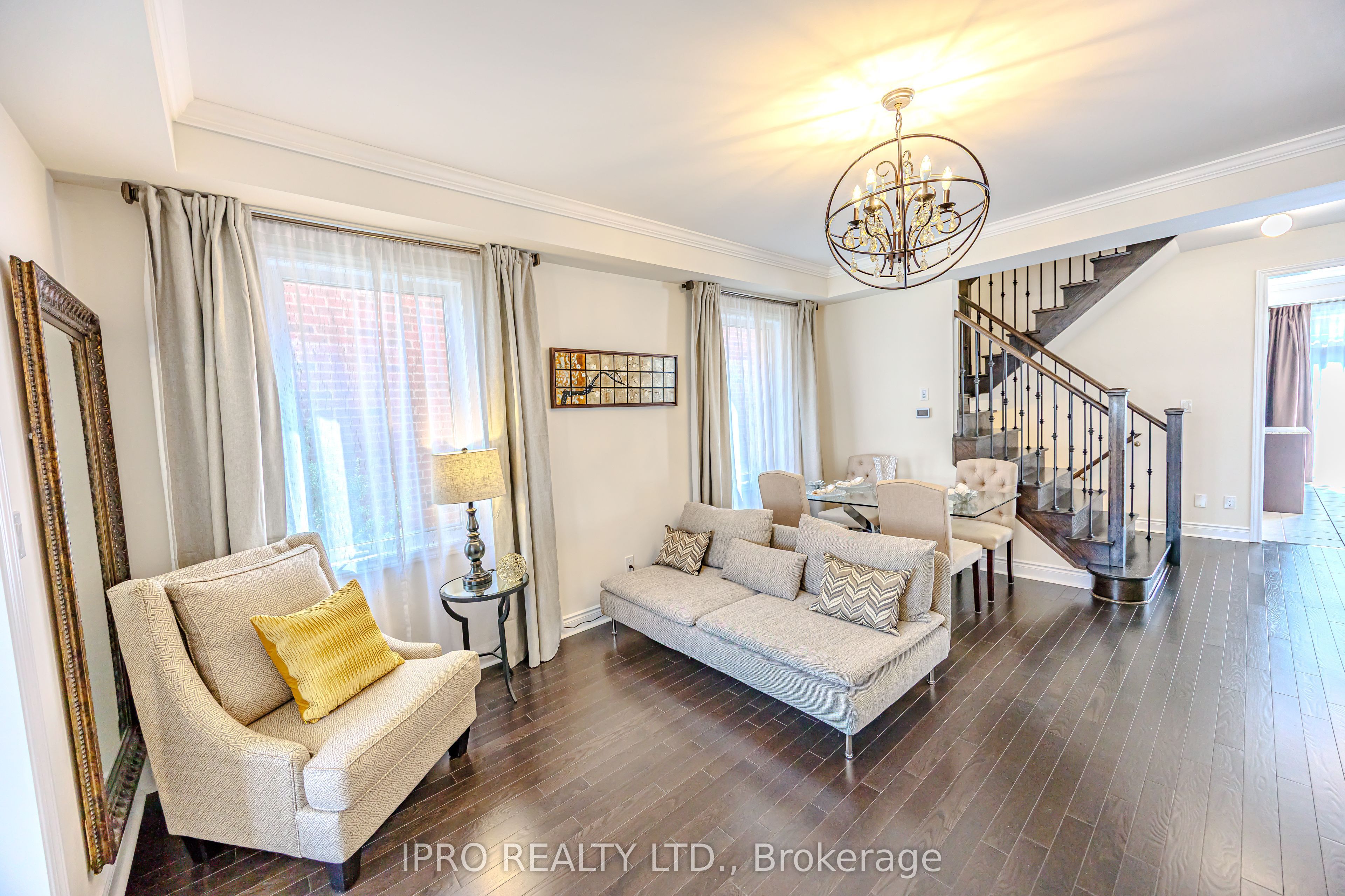 1029 Blackhall Crescent