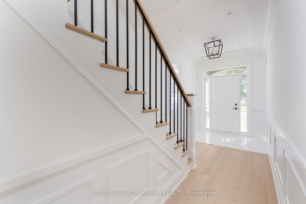 Photo of 39 B Gort Avenue, Toronto, ON M8W 3Y7 (MLS # W12354531)